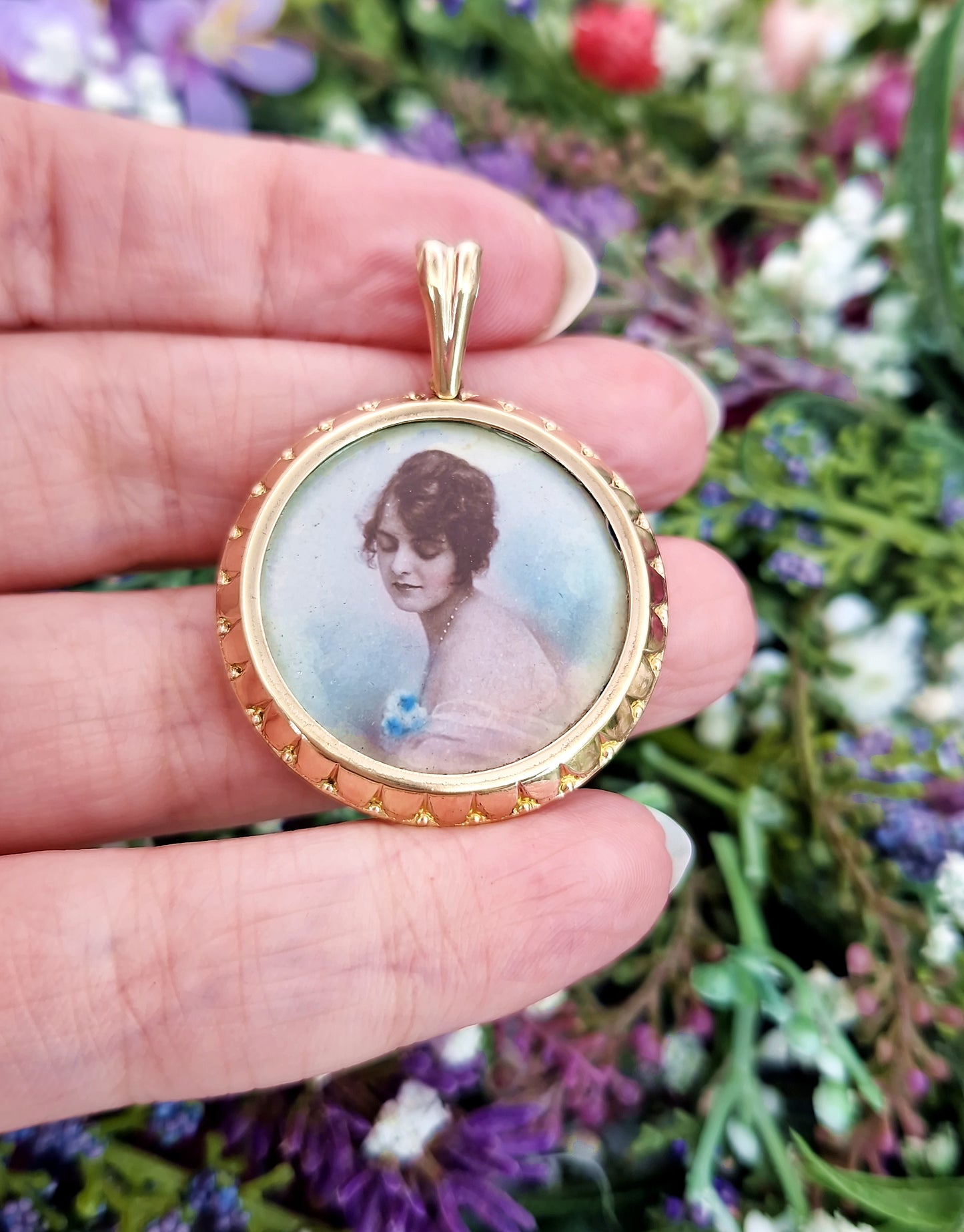 Antique Art Deco Rolled Gold Decorative Large Circular Glass Photo Locket Pendant