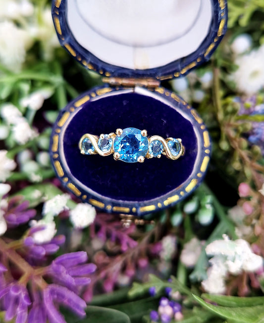 Vintage 9ct Yellow Gold Blue Topaz 5 Stone Wave Ring / Size P 1/2 or 8.25