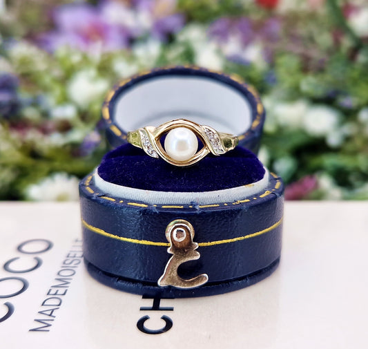 Vintage 9ct Yellow Gold Dainty Pearl and Diamond Ring / Size K 1/2 or 5.75