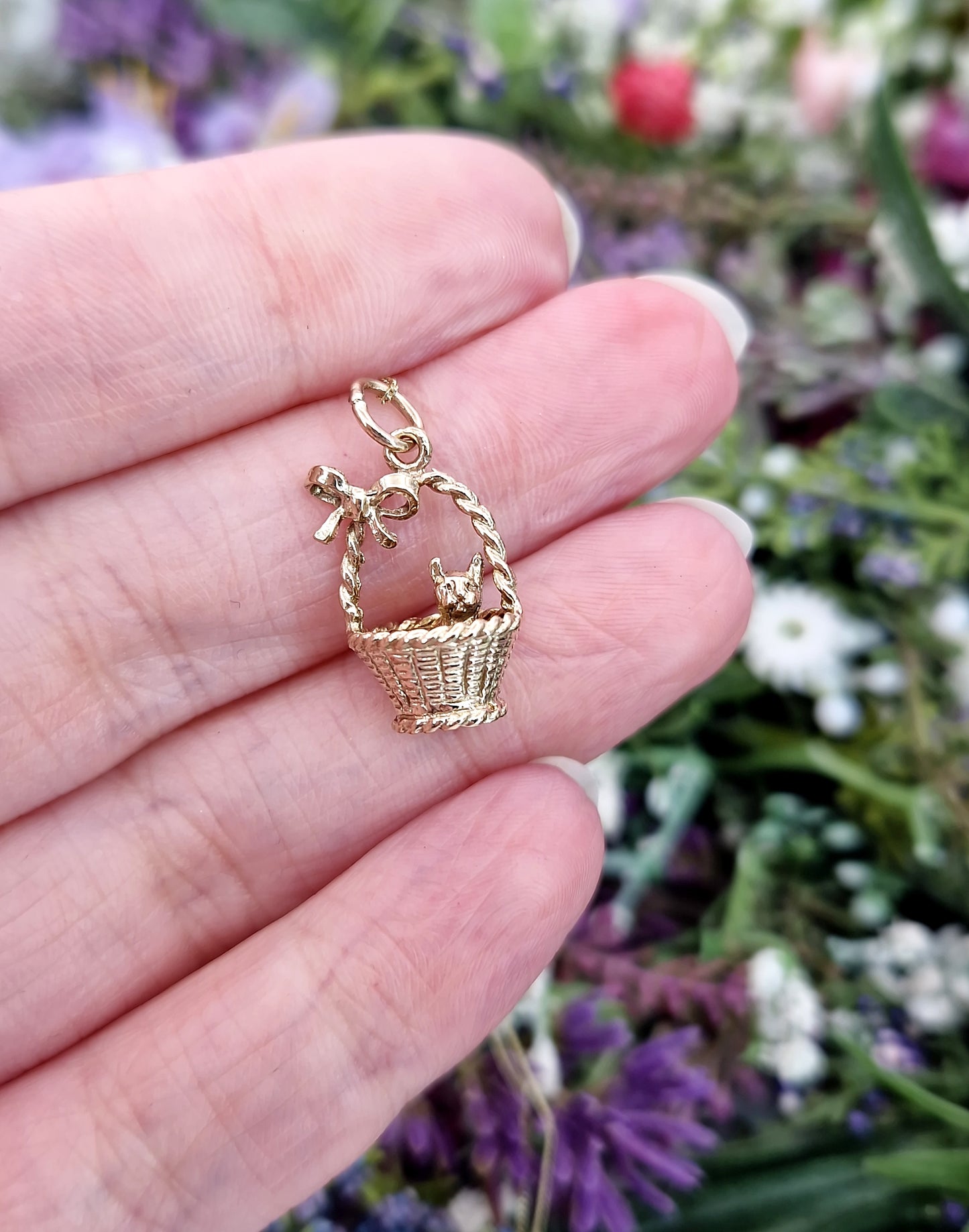 Vintage Solid 9ct Yellow Gold Miniature 3D Kitten in a Basket Charm Pendant