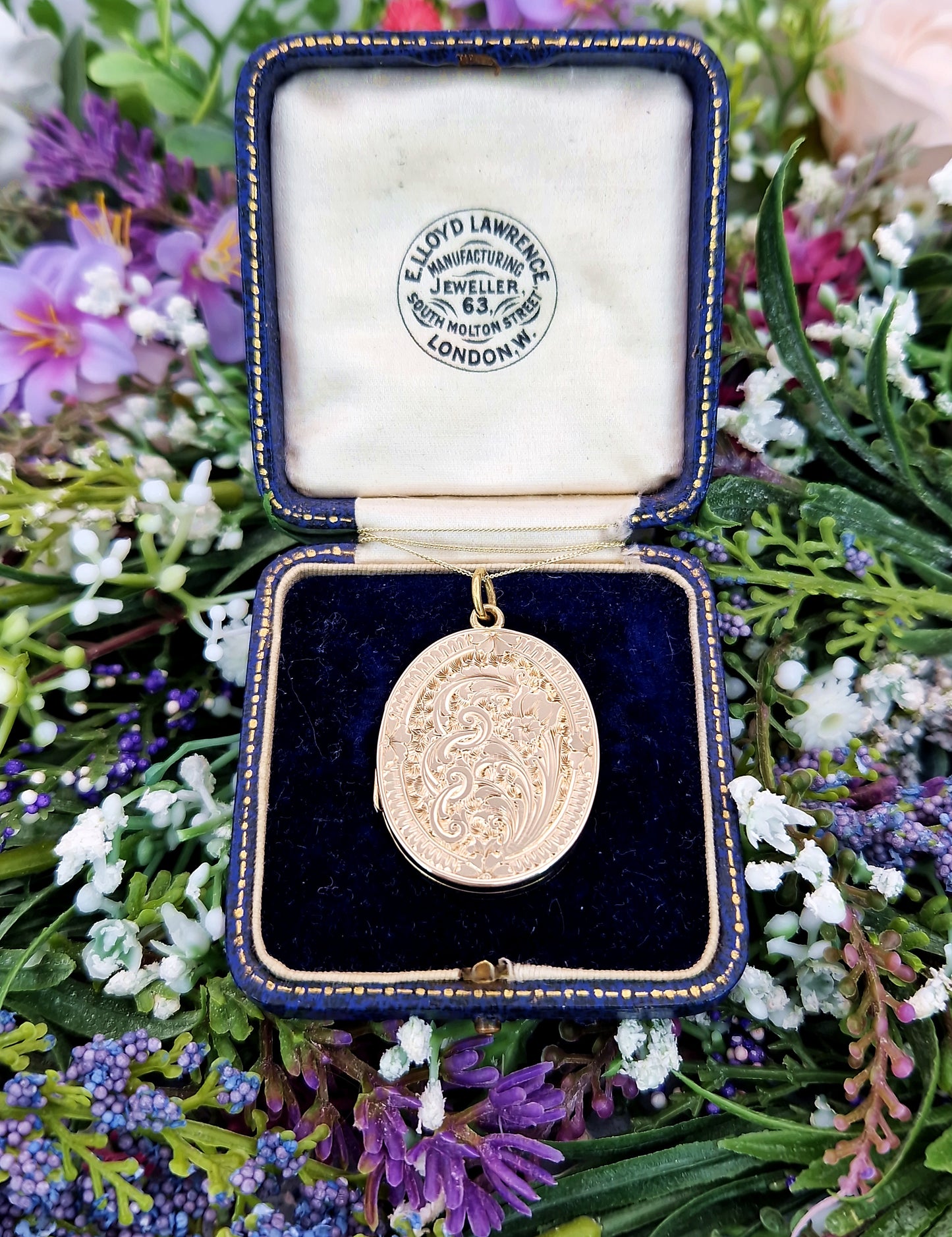 Antique Victorian 9ct Gold Large Ornate Engraved Oval Floral Locket Pendant