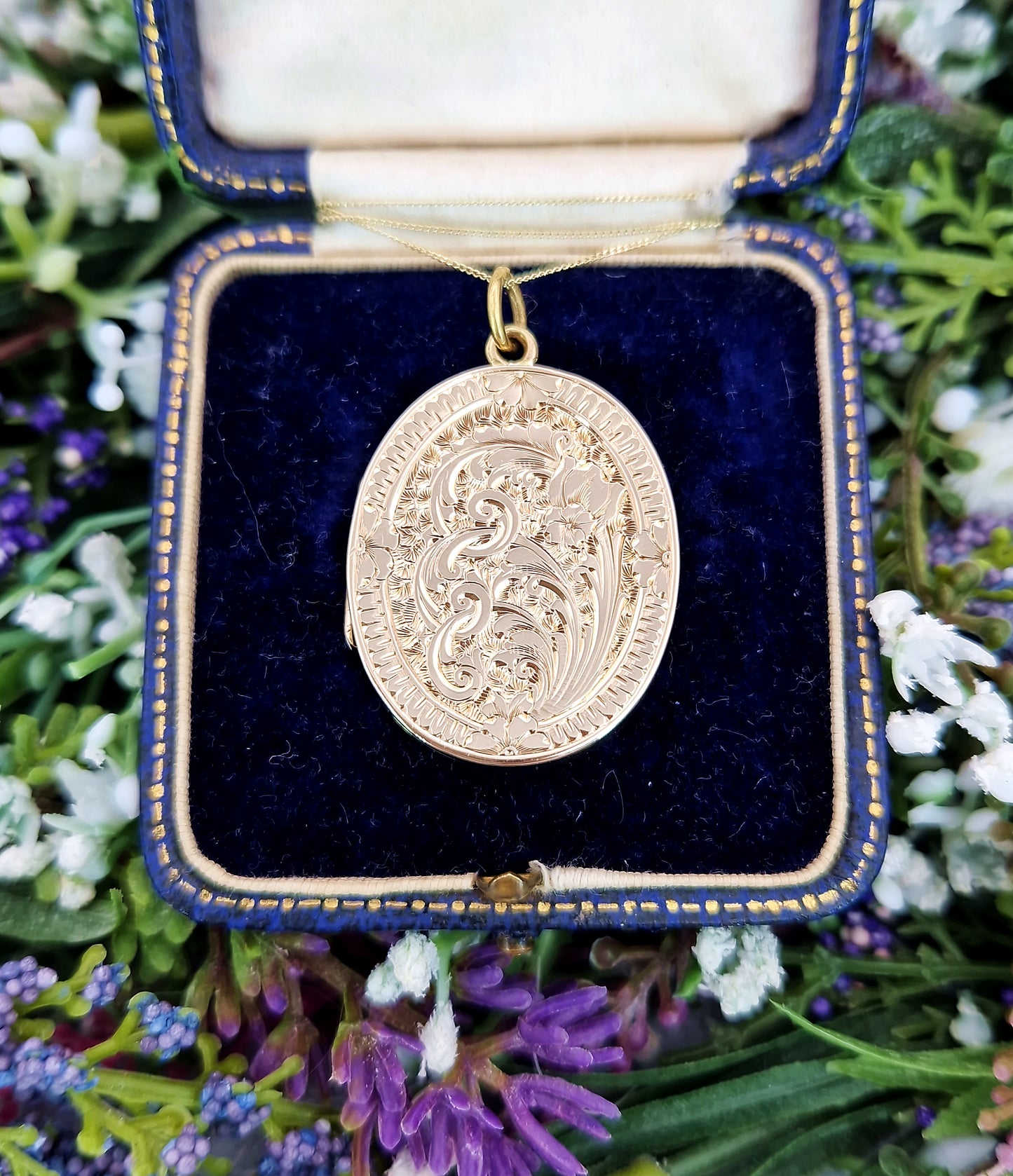 Antique Victorian 9ct Gold Large Ornate Engraved Oval Floral Locket Pendant