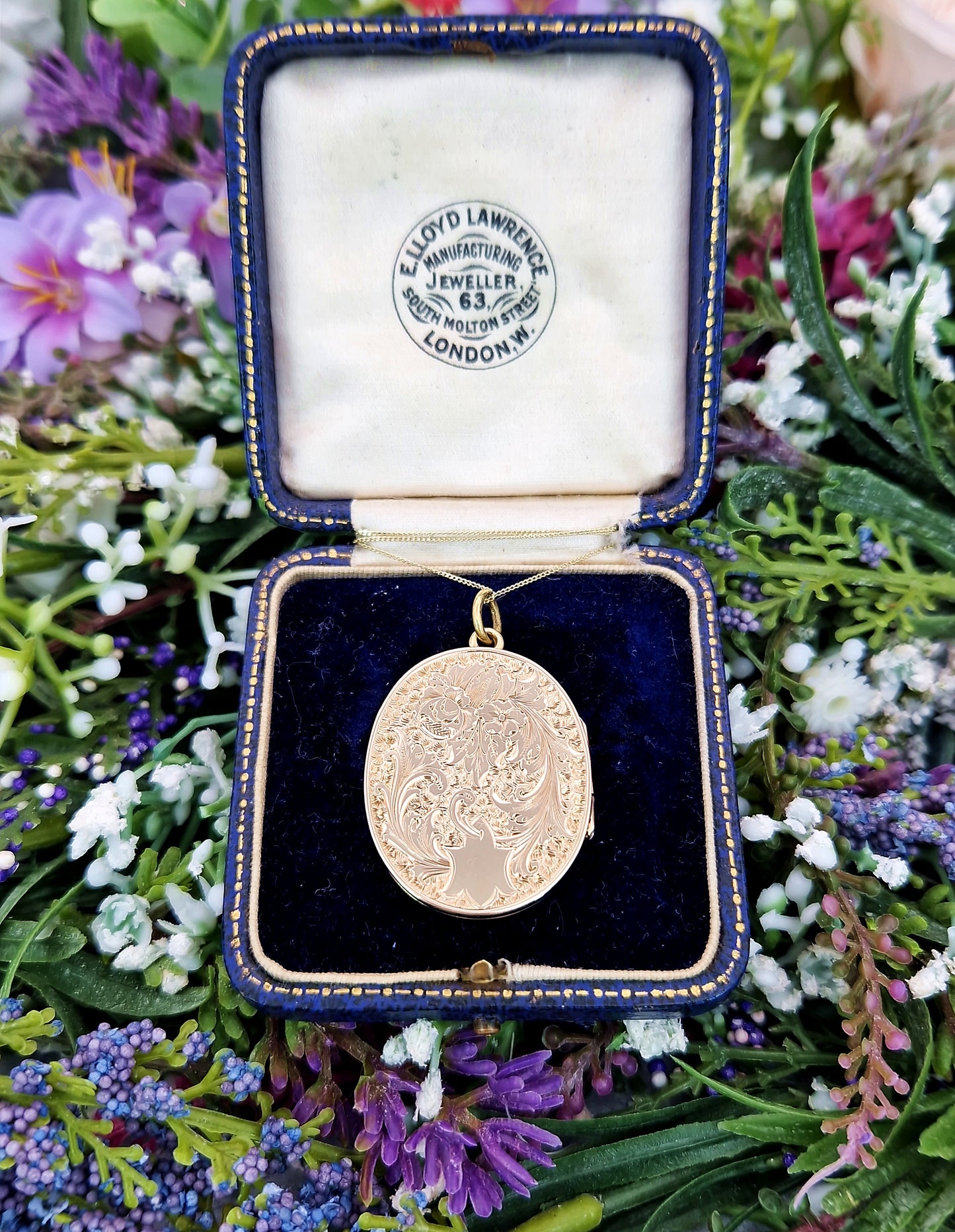 Antique Victorian 9ct Gold Large Ornate Engraved Oval Floral Locket Pendant