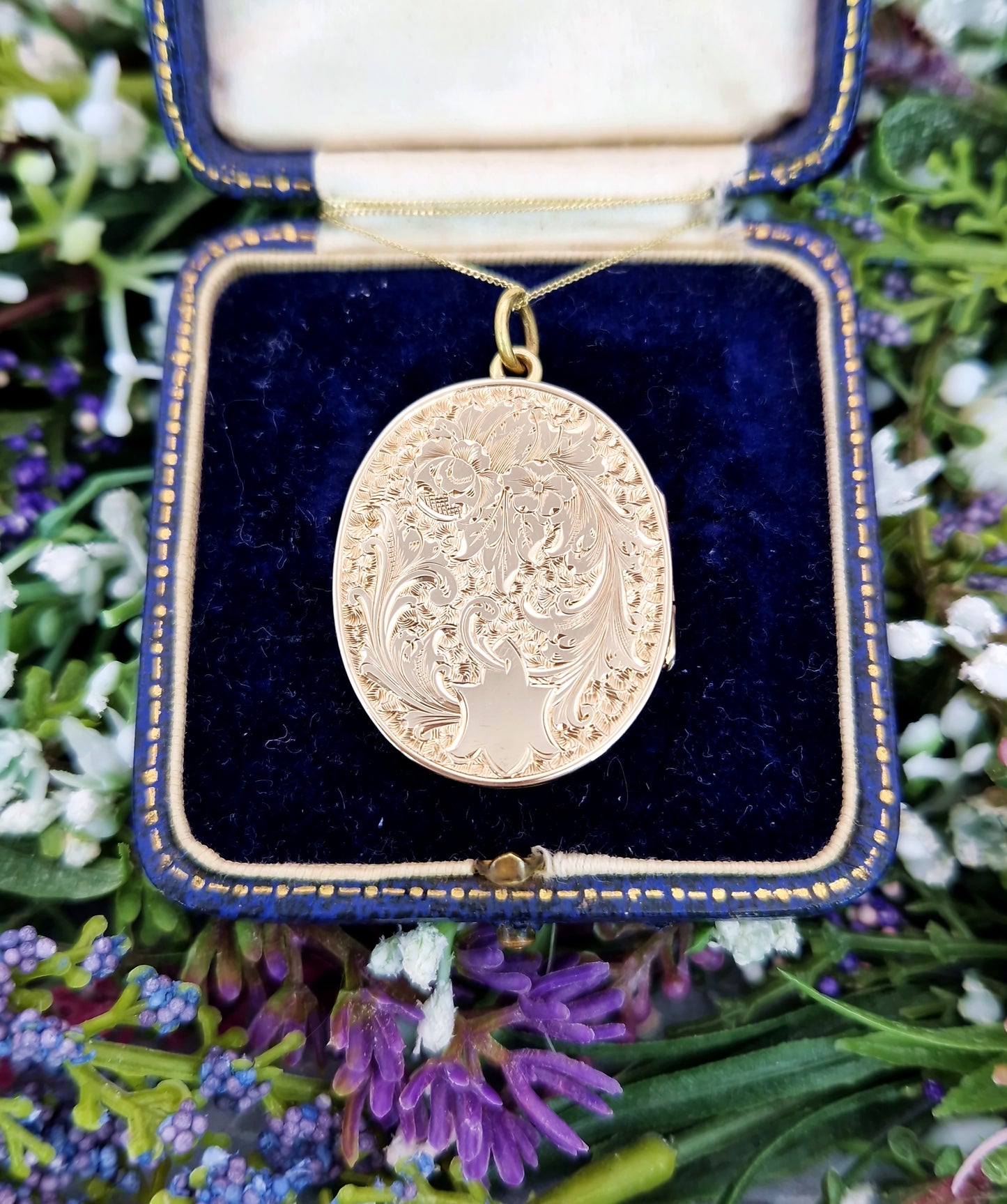 Antique Victorian 9ct Gold Large Ornate Engraved Oval Floral Locket Pendant