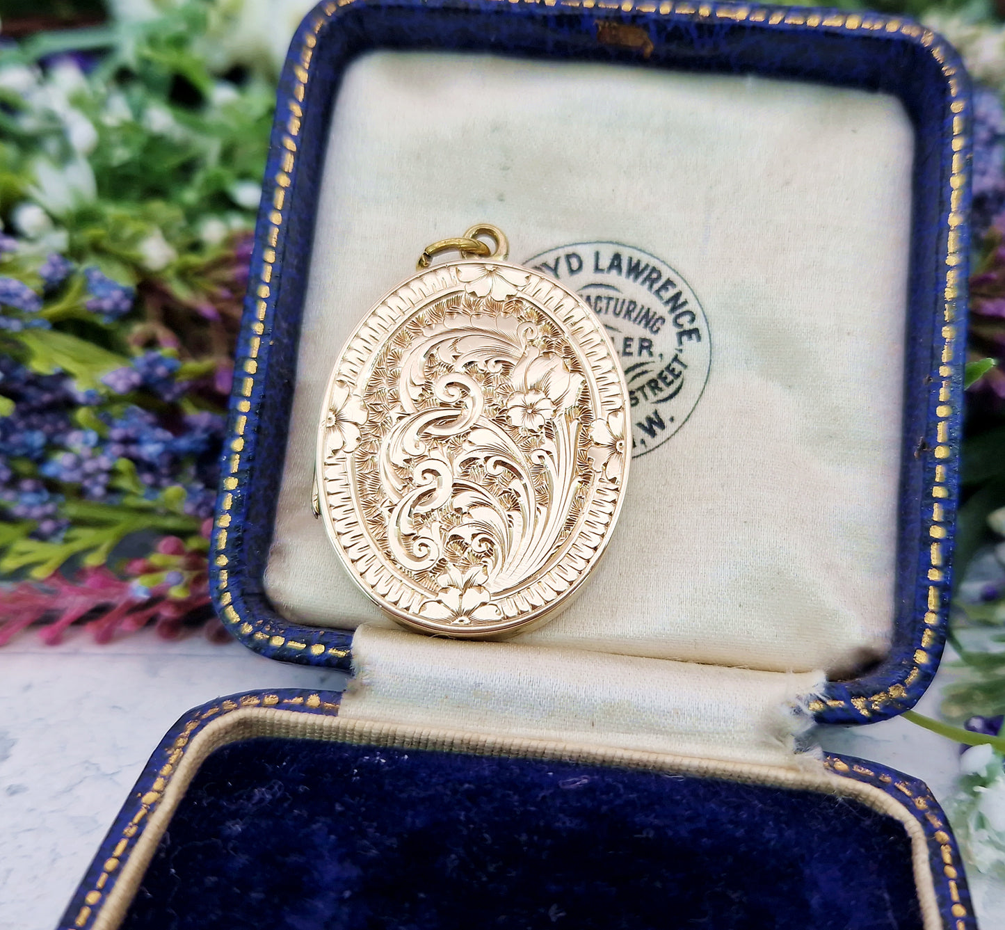 Antique Victorian 9ct Gold Large Ornate Engraved Oval Floral Locket Pendant