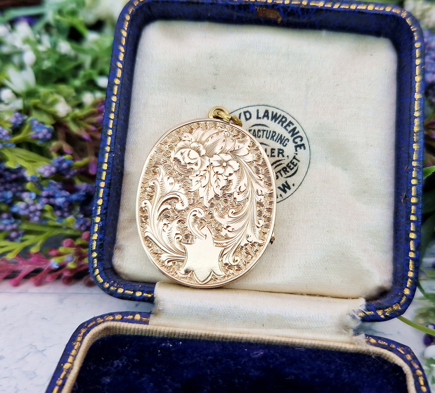 Antique Victorian 9ct Gold Large Ornate Engraved Oval Floral Locket Pendant