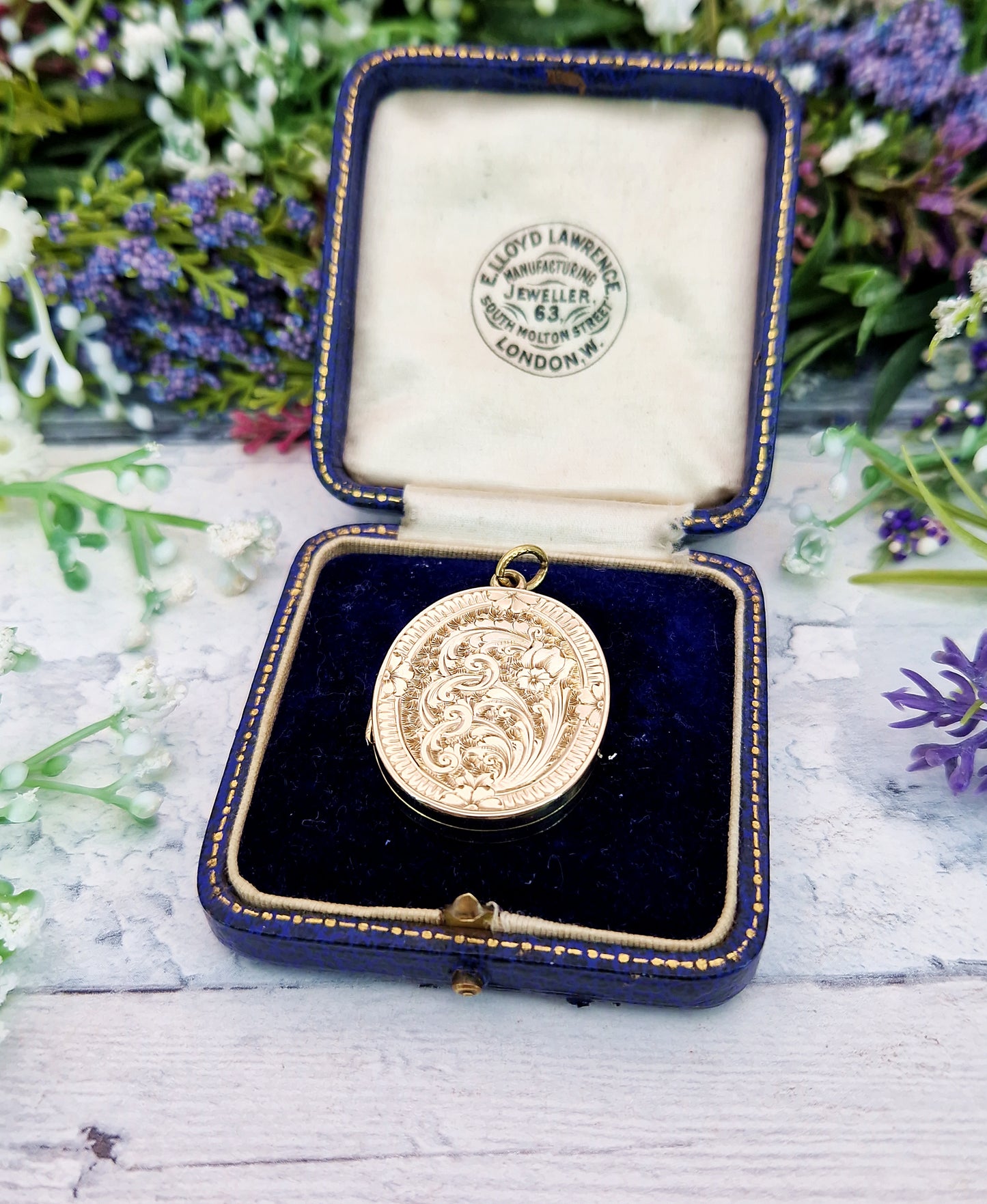 Antique Victorian 9ct Gold Large Ornate Engraved Oval Floral Locket Pendant