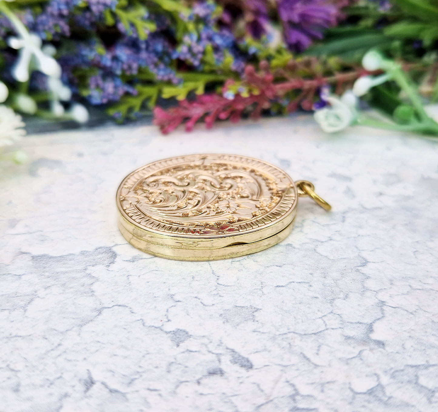 Antique Victorian 9ct Gold Large Ornate Engraved Oval Floral Locket Pendant