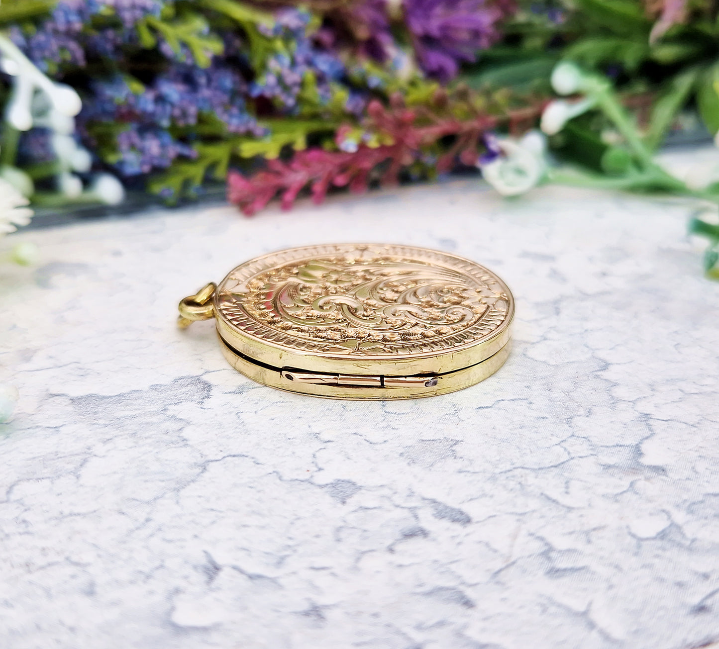 Antique Victorian 9ct Gold Large Ornate Engraved Oval Floral Locket Pendant