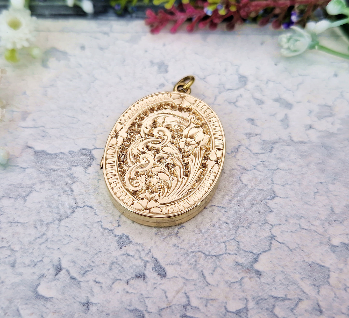 Antique Victorian 9ct Gold Large Ornate Engraved Oval Floral Locket Pendant