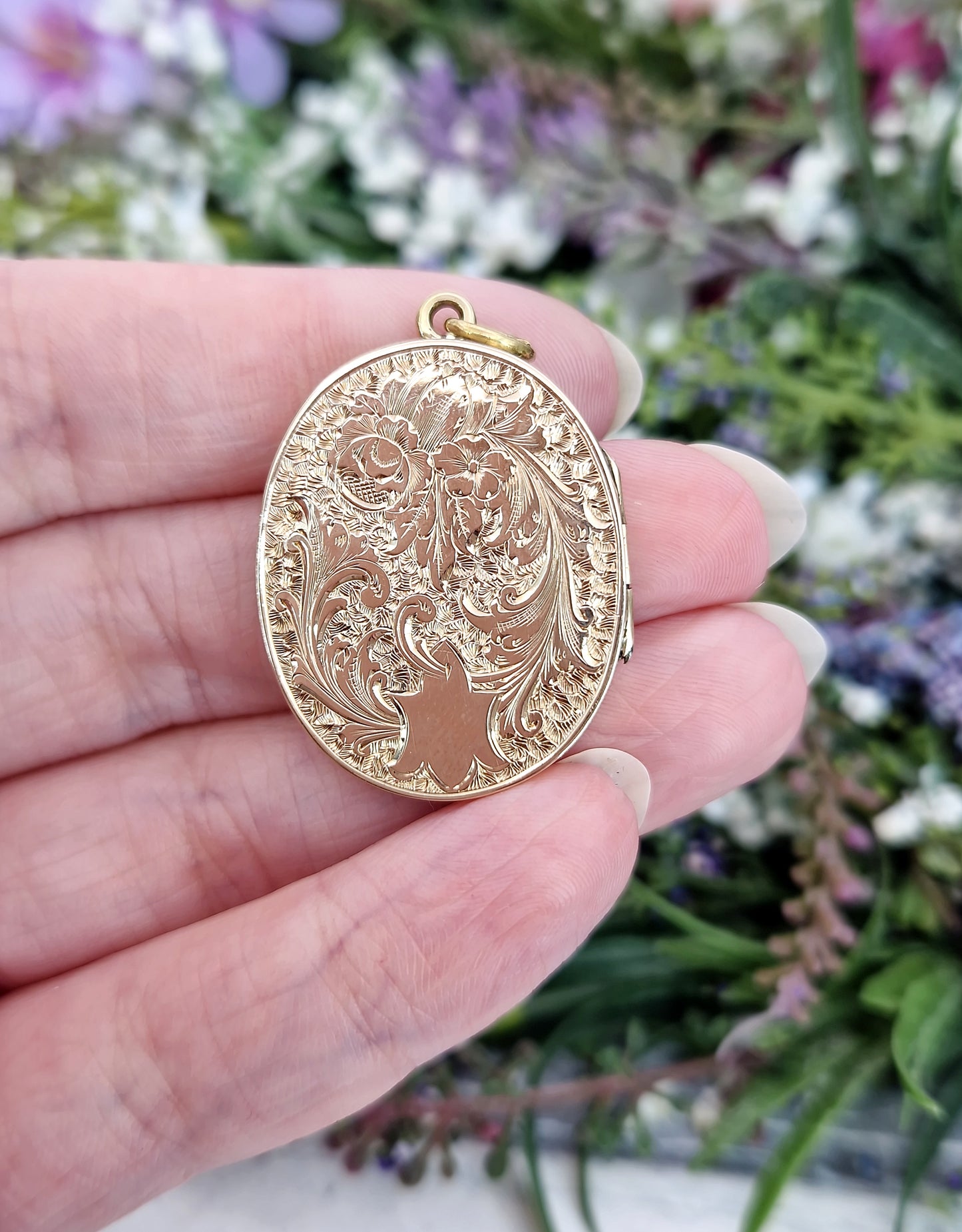 Antique Victorian 9ct Gold Large Ornate Engraved Oval Floral Locket Pendant