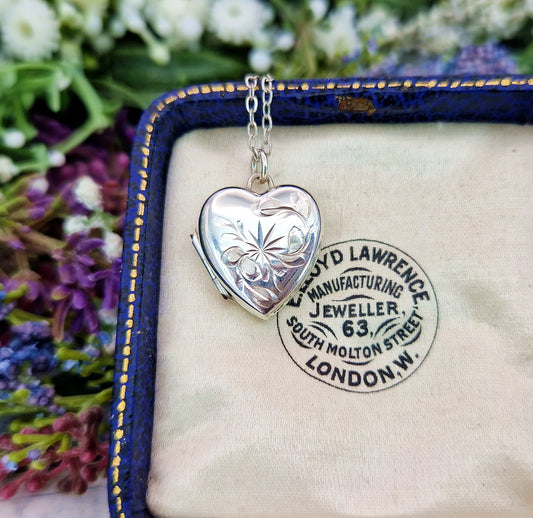 Vintage 1982 Sterling Silver Love Heart Shape Engraved Star Locket Pendant Necklace