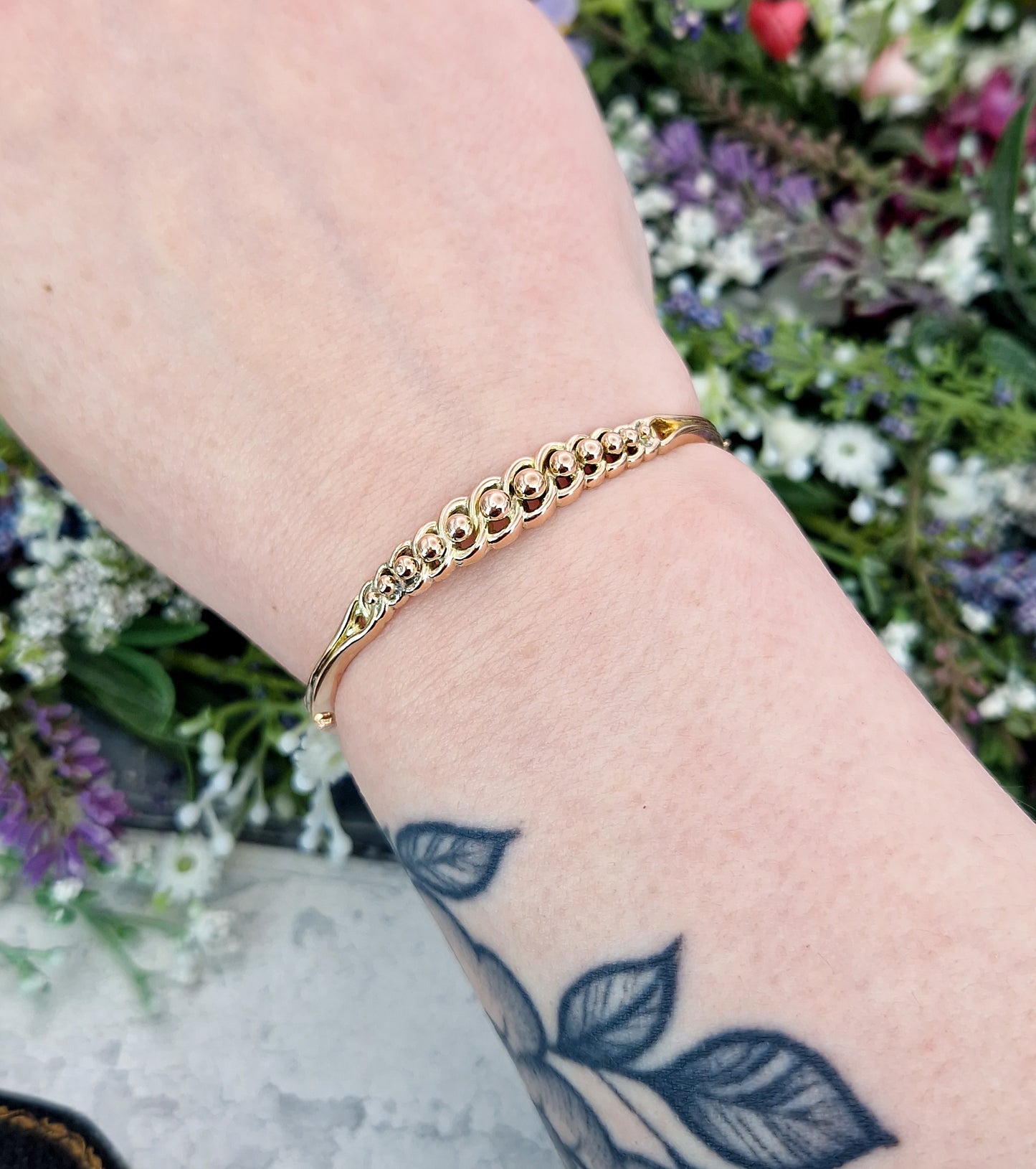 Antique Victorian 1894 9ct Gold Etruscan Revival Scrolled Beadwork Hinged Bangle Bracelet