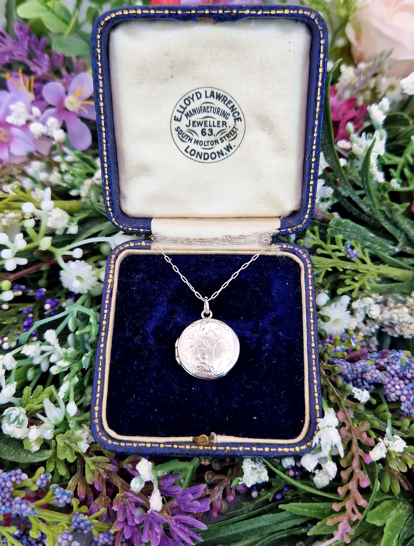 Vintage 1950's Sterling Silver Circular Engraved Locket Pendant Necklace