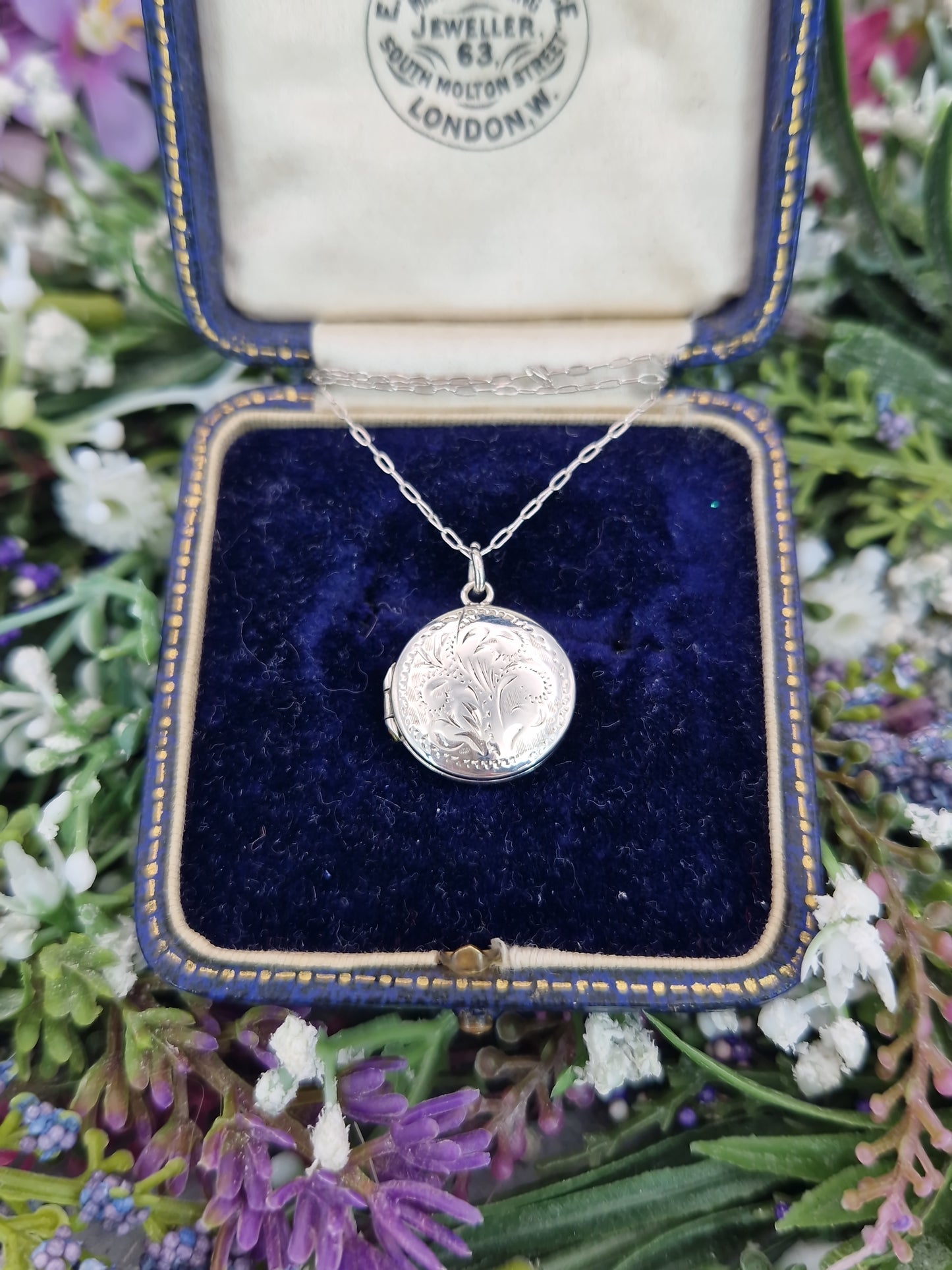 Vintage 1950's Sterling Silver Circular Engraved Locket Pendant Necklace