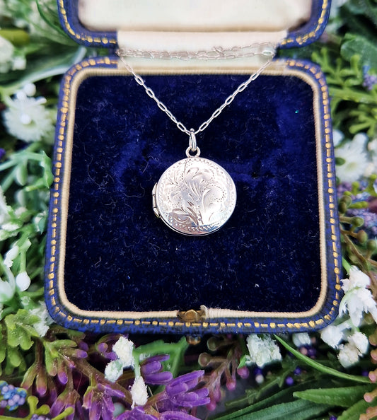 Vintage 1950's Sterling Silver Circular Engraved Locket Pendant Necklace