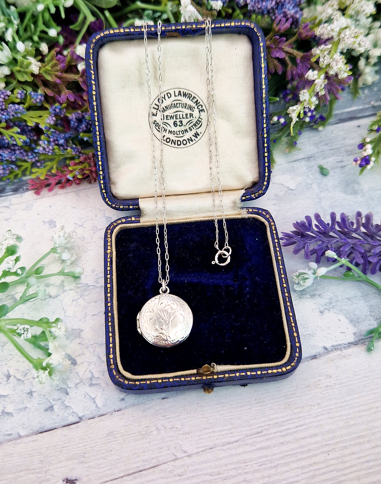 Vintage 1950's Sterling Silver Circular Engraved Locket Pendant Necklace