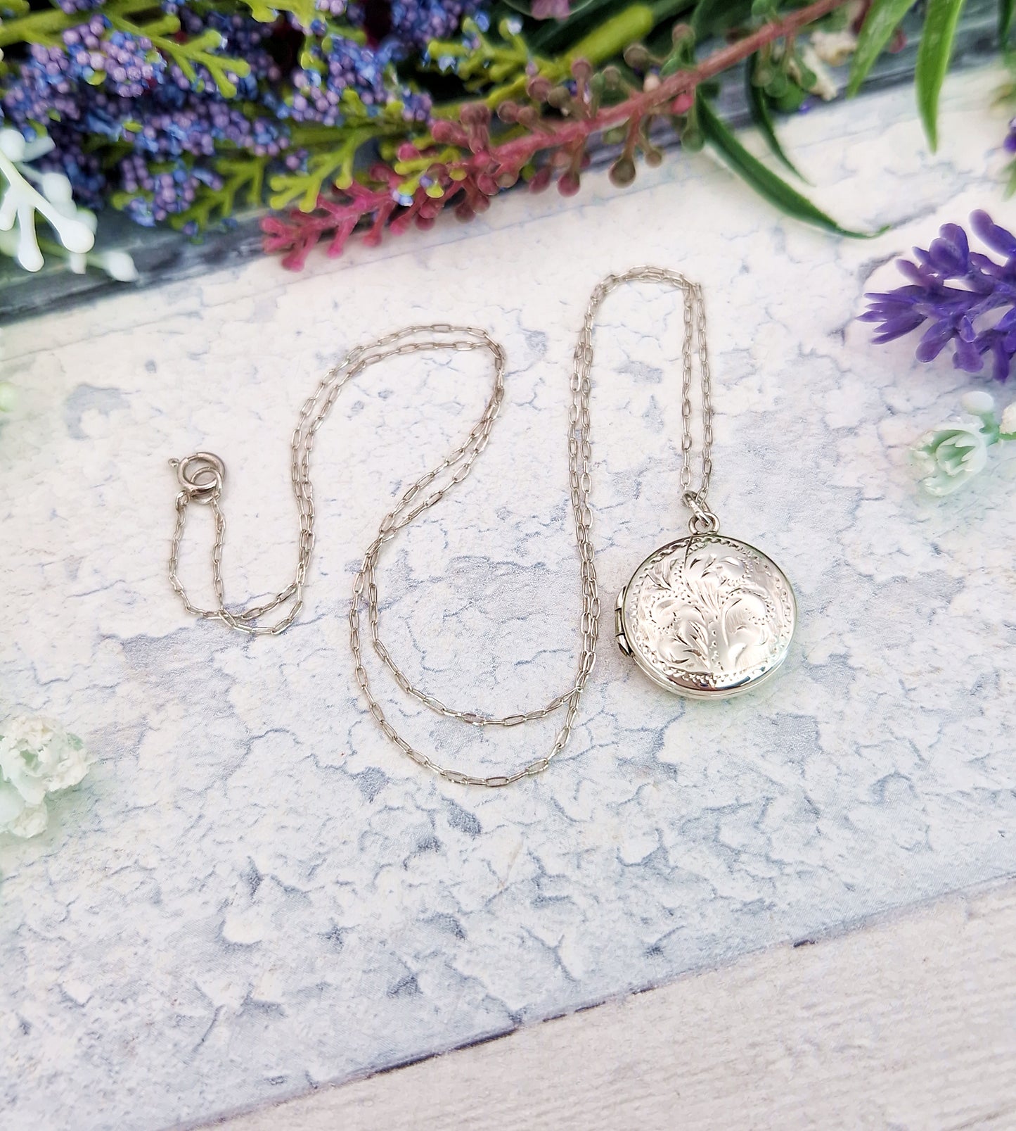Vintage 1950's Sterling Silver Circular Engraved Locket Pendant Necklace