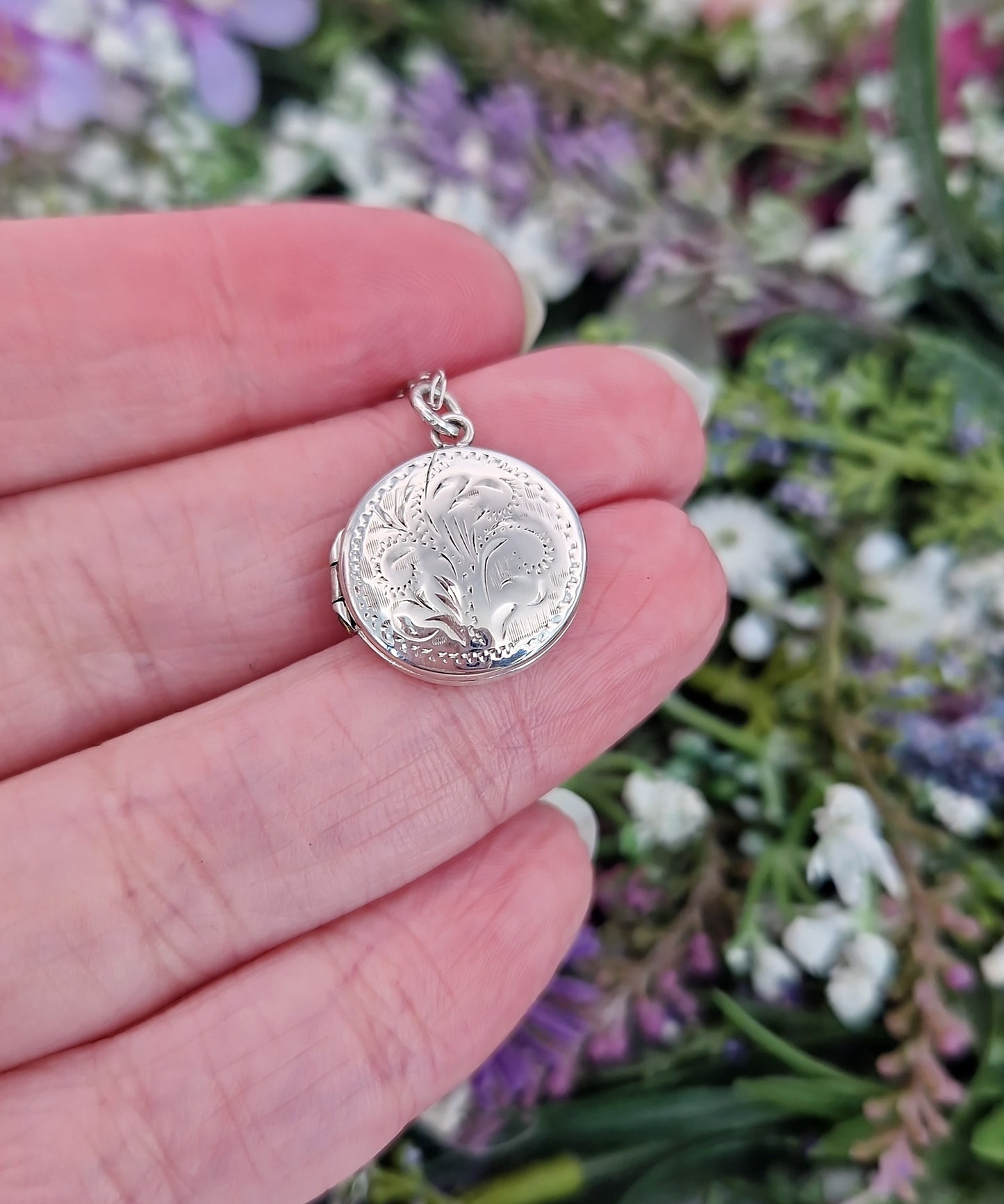 Vintage 1950's Sterling Silver Circular Engraved Locket Pendant Necklace