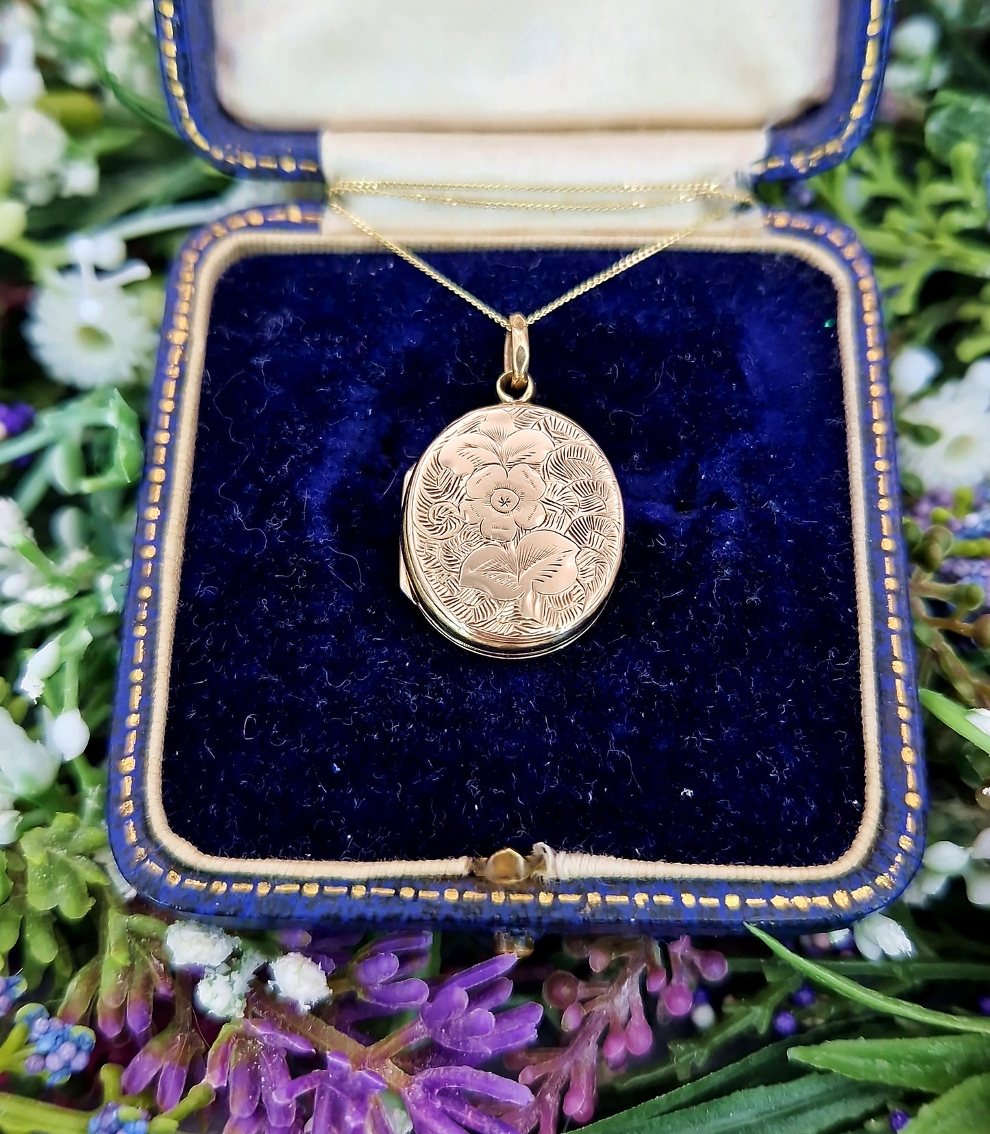 Antique Victorian 9ct Gold Small Engraved Oval Floral Locket Pendant
