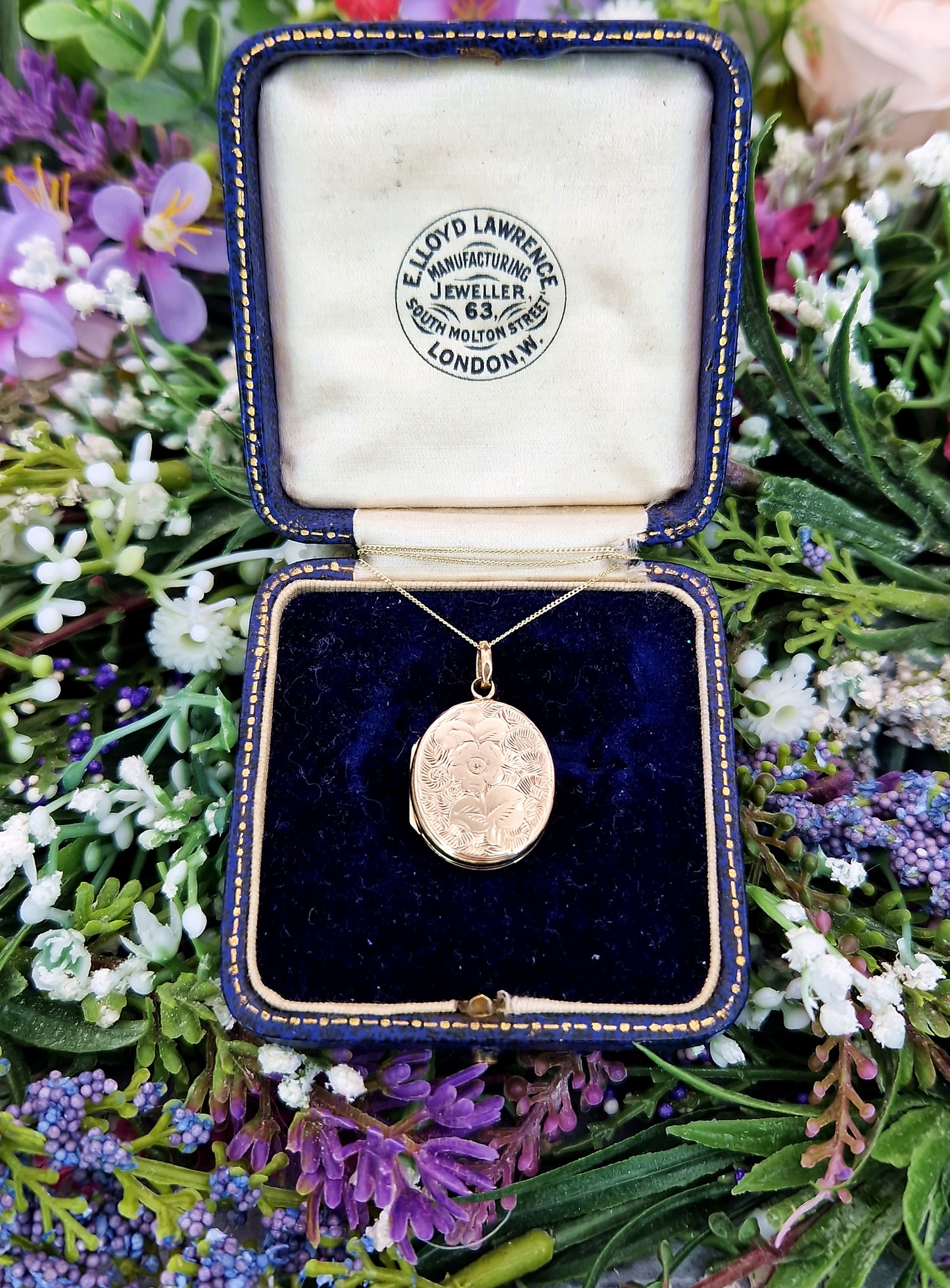 Antique Victorian 9ct Gold Small Engraved Oval Floral Locket Pendant