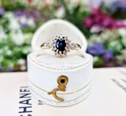 Vintage 9ct Yellow Gold Classic Blue Sapphire and Diamond Cluster Ring / Size M or 6.5