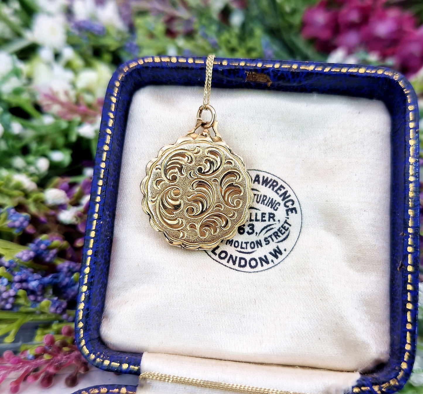 Antique Art Nouveau Gold Tone Ornate Engraved Scalloped Edge Round Locket Pendant