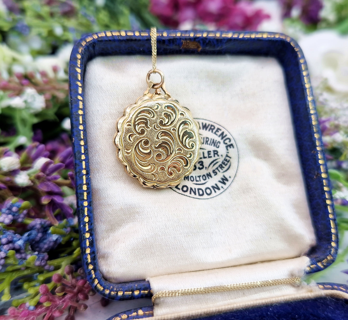 Antique Art Nouveau Gold Tone Ornate Engraved Scalloped Edge Round Locket Pendant
