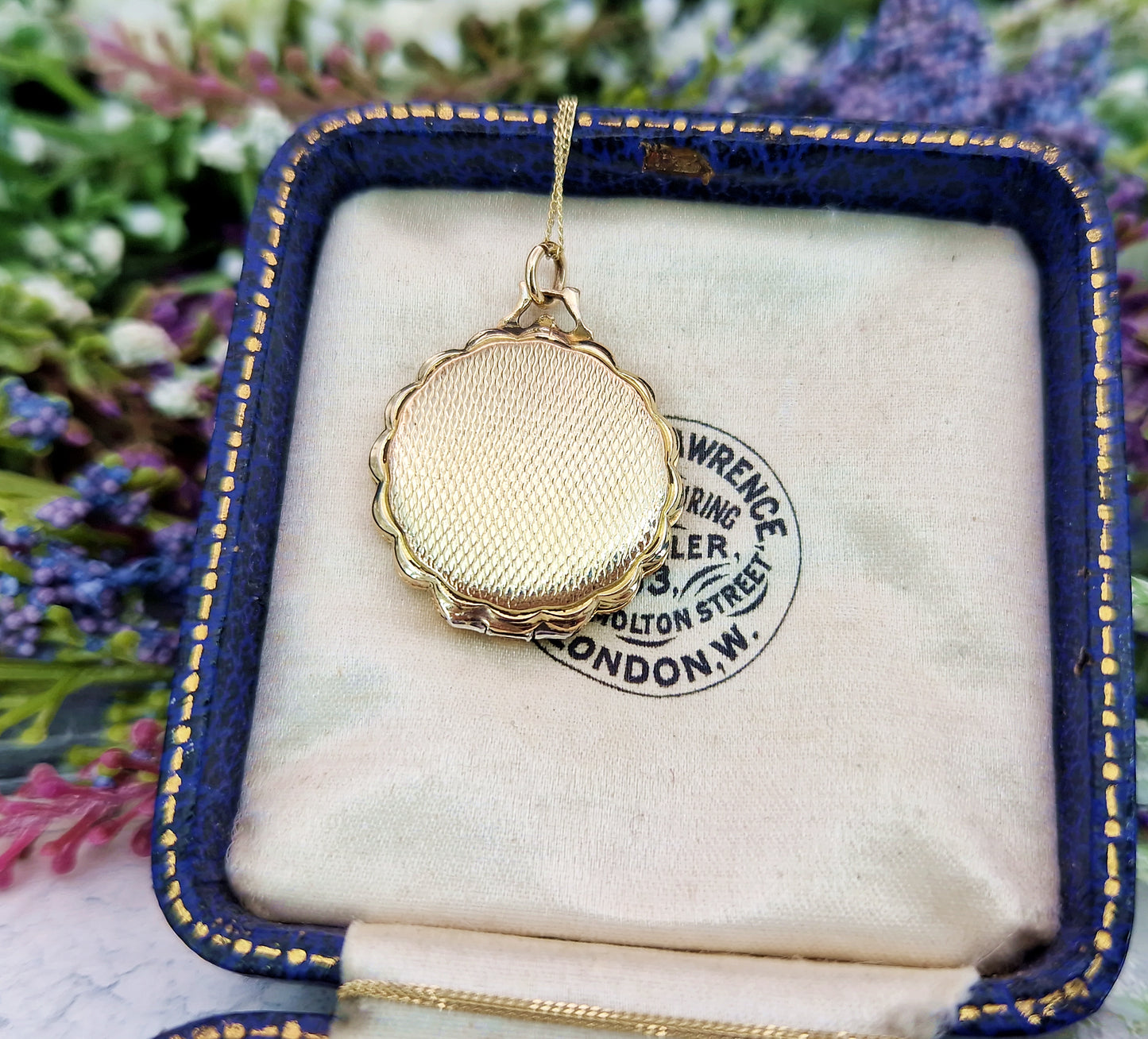 Antique Art Nouveau Gold Tone Ornate Engraved Scalloped Edge Round Locket Pendant