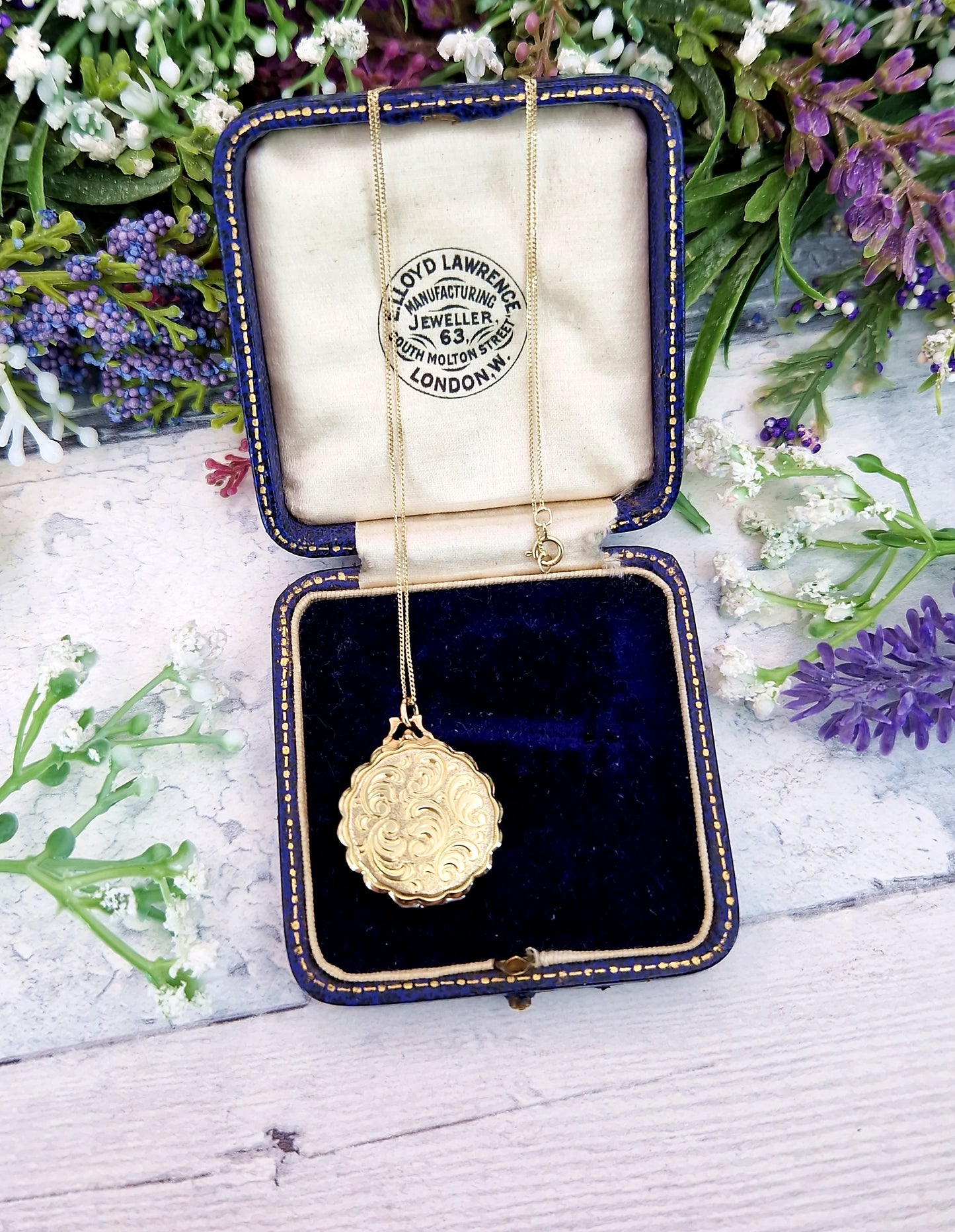 Antique Art Nouveau Gold Tone Ornate Engraved Scalloped Edge Round Locket Pendant