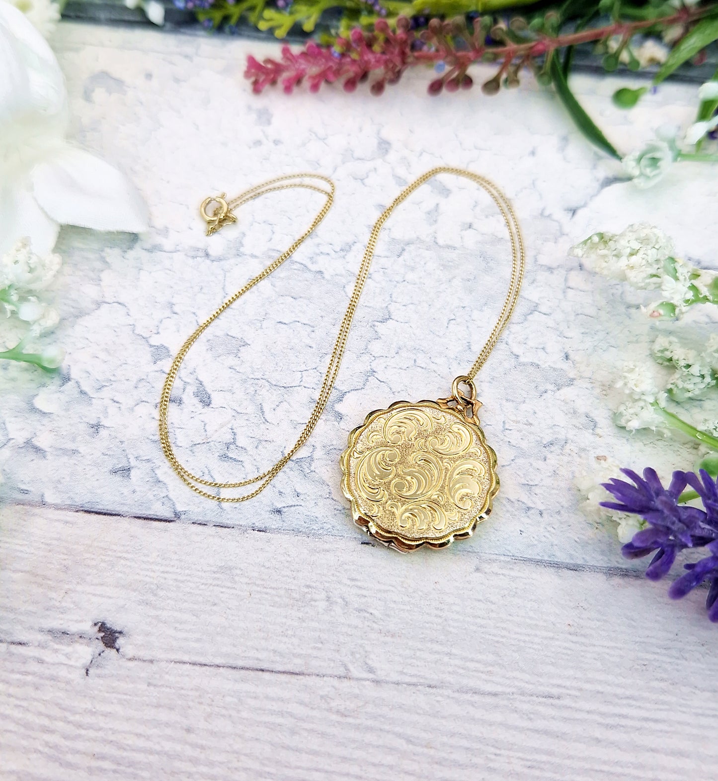 Antique Art Nouveau Gold Tone Ornate Engraved Scalloped Edge Round Locket Pendant
