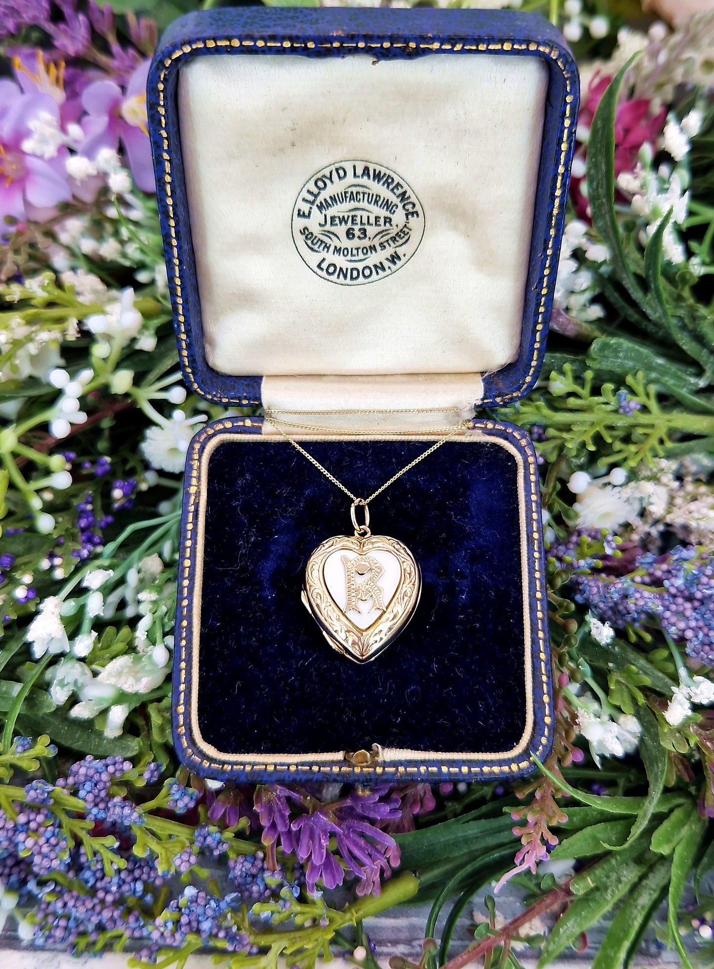 Antique Edwardian 9ct Yellow Gold Engraved Initial R Love Heart Locket Pendant