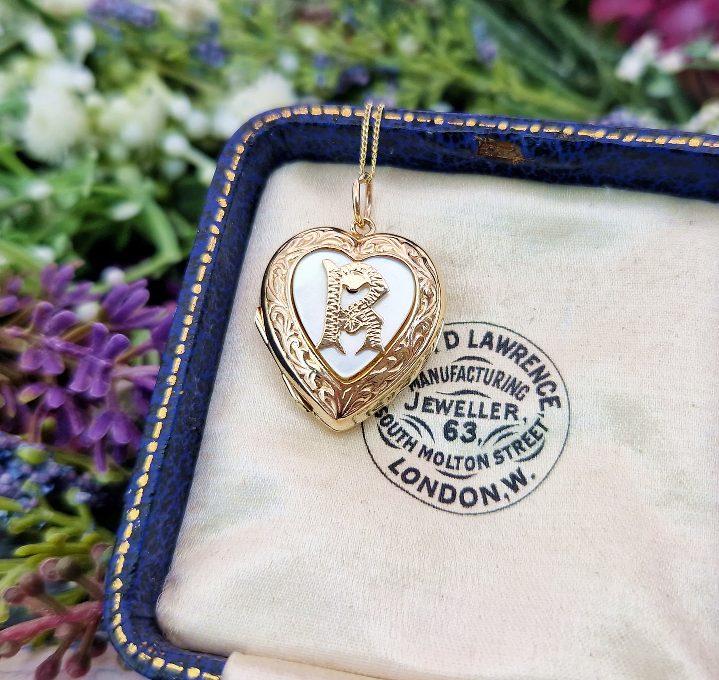 Antique Edwardian 9ct Yellow Gold Engraved Initial R Love Heart Locket Pendant