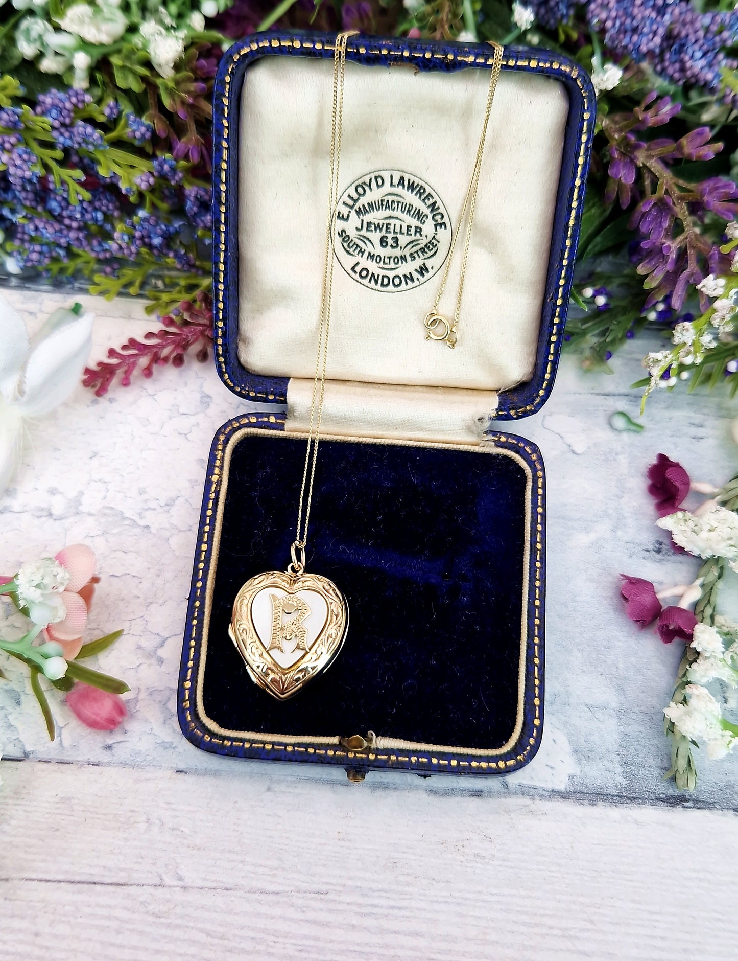 Antique Edwardian 9ct Yellow Gold Engraved Initial R Love Heart Locket Pendant
