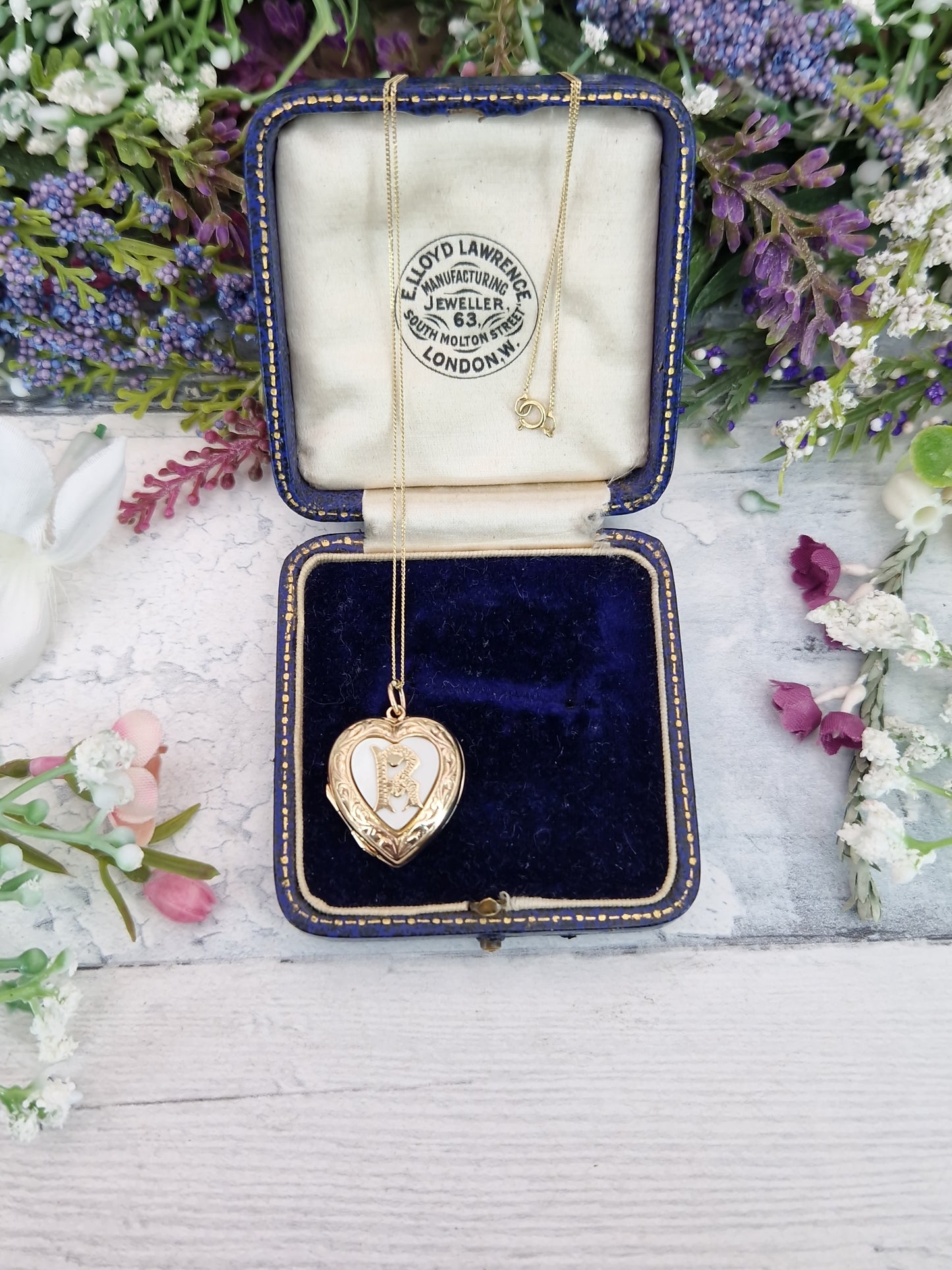 Antique Edwardian 9ct Yellow Gold Engraved Initial R Love Heart Locket Pendant