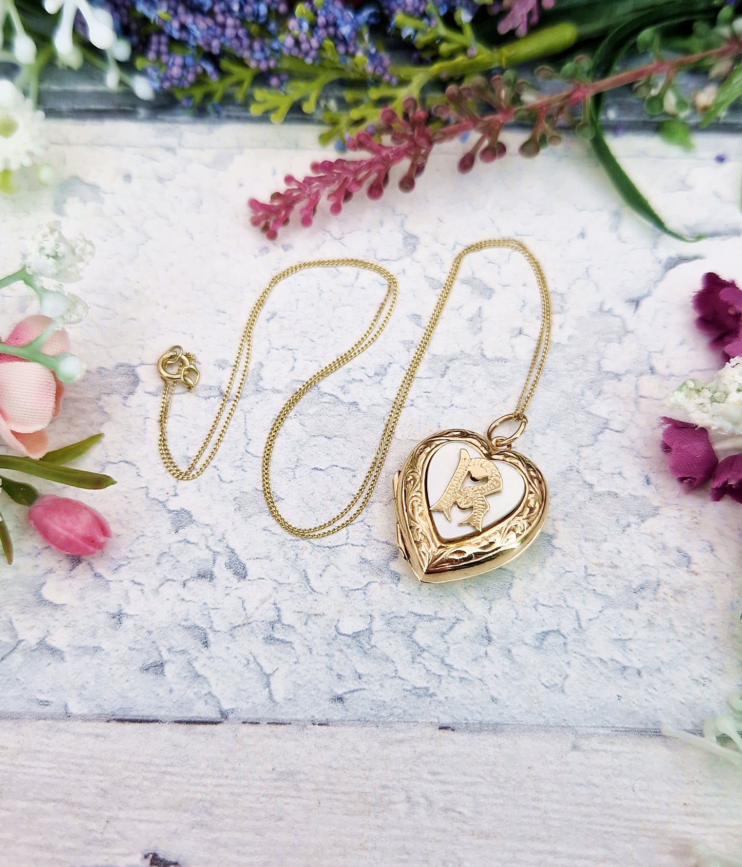 Antique Edwardian 9ct Yellow Gold Engraved Initial R Love Heart Locket Pendant