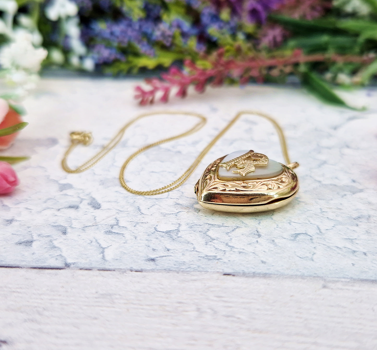 Antique Edwardian 9ct Yellow Gold Engraved Initial R Love Heart Locket Pendant