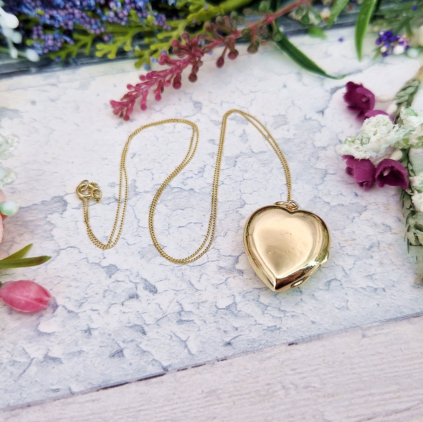 Antique Edwardian 9ct Yellow Gold Engraved Initial R Love Heart Locket Pendant