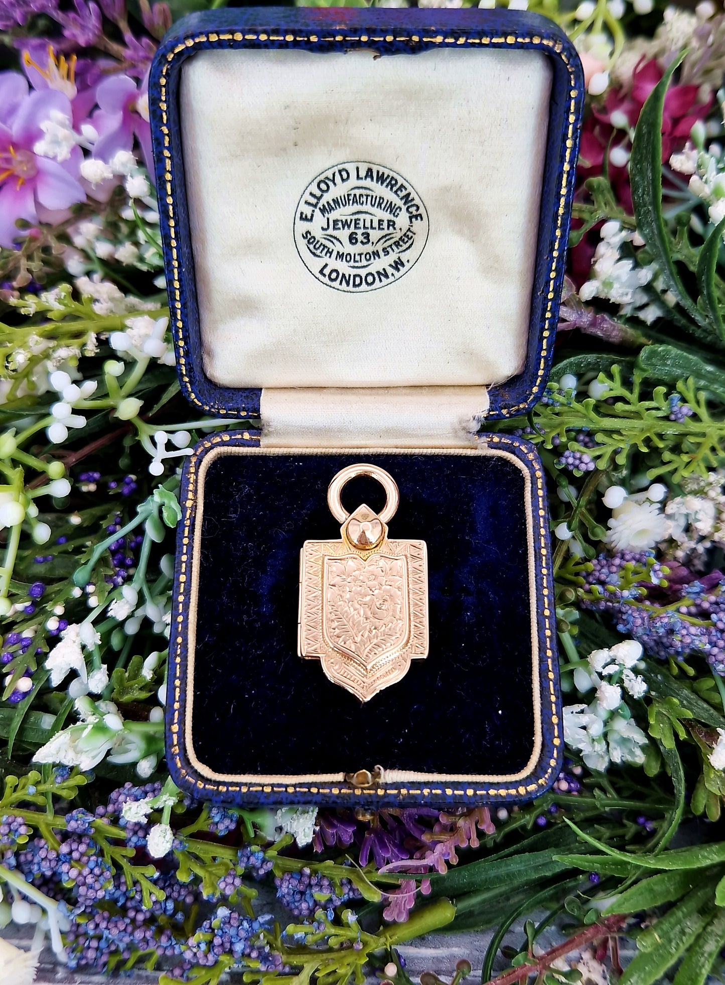 Antique Victorian 9ct Yellow Gold Heavy Ornate Engraved Shield Locket Pendant / 13 grams