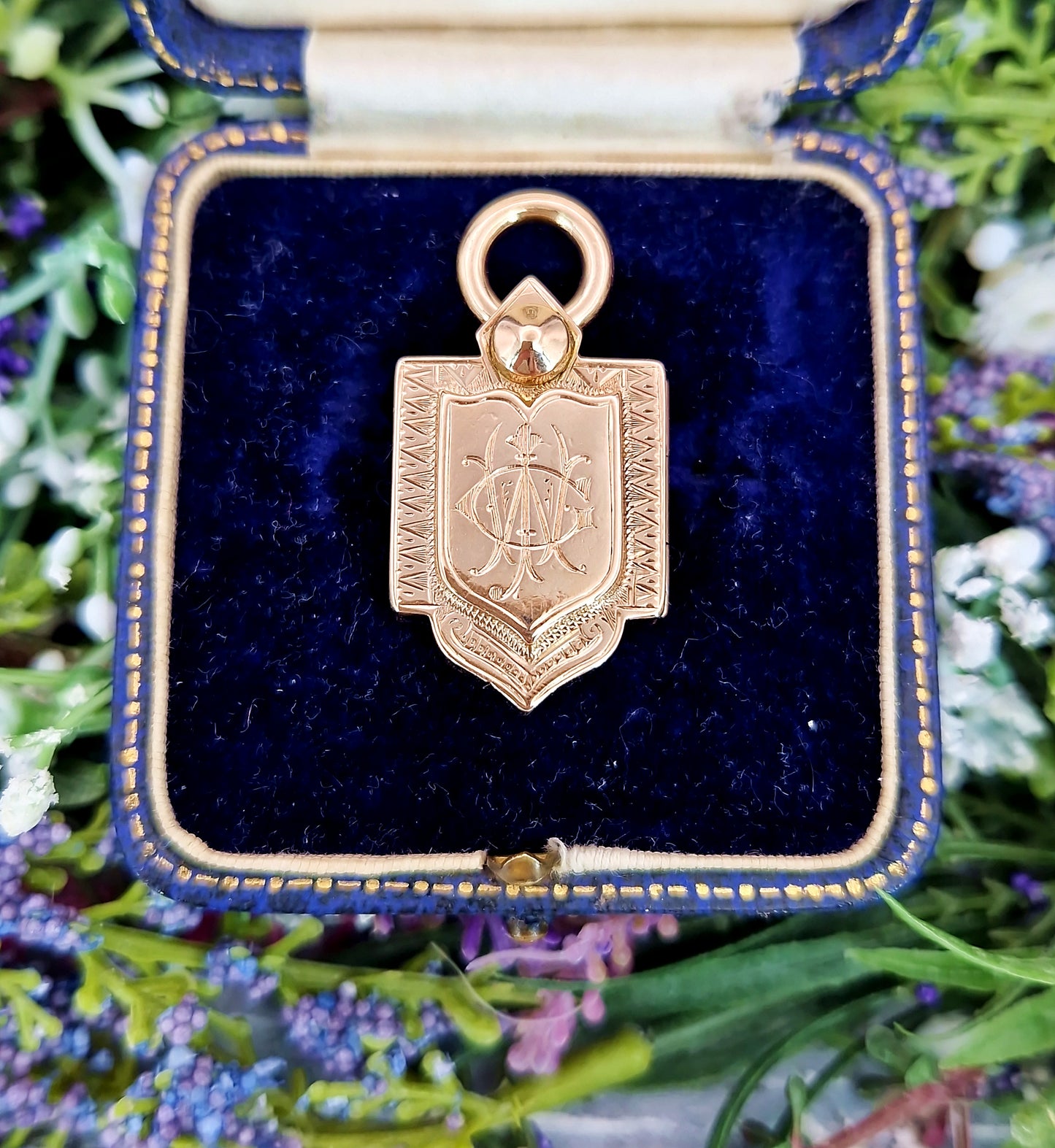 Antique Victorian 9ct Yellow Gold Heavy Ornate Engraved Shield Locket Pendant / 13 grams