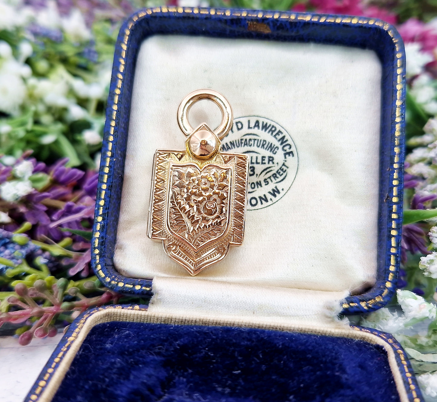 Antique Victorian 9ct Yellow Gold Heavy Ornate Engraved Shield Locket Pendant / 13 grams
