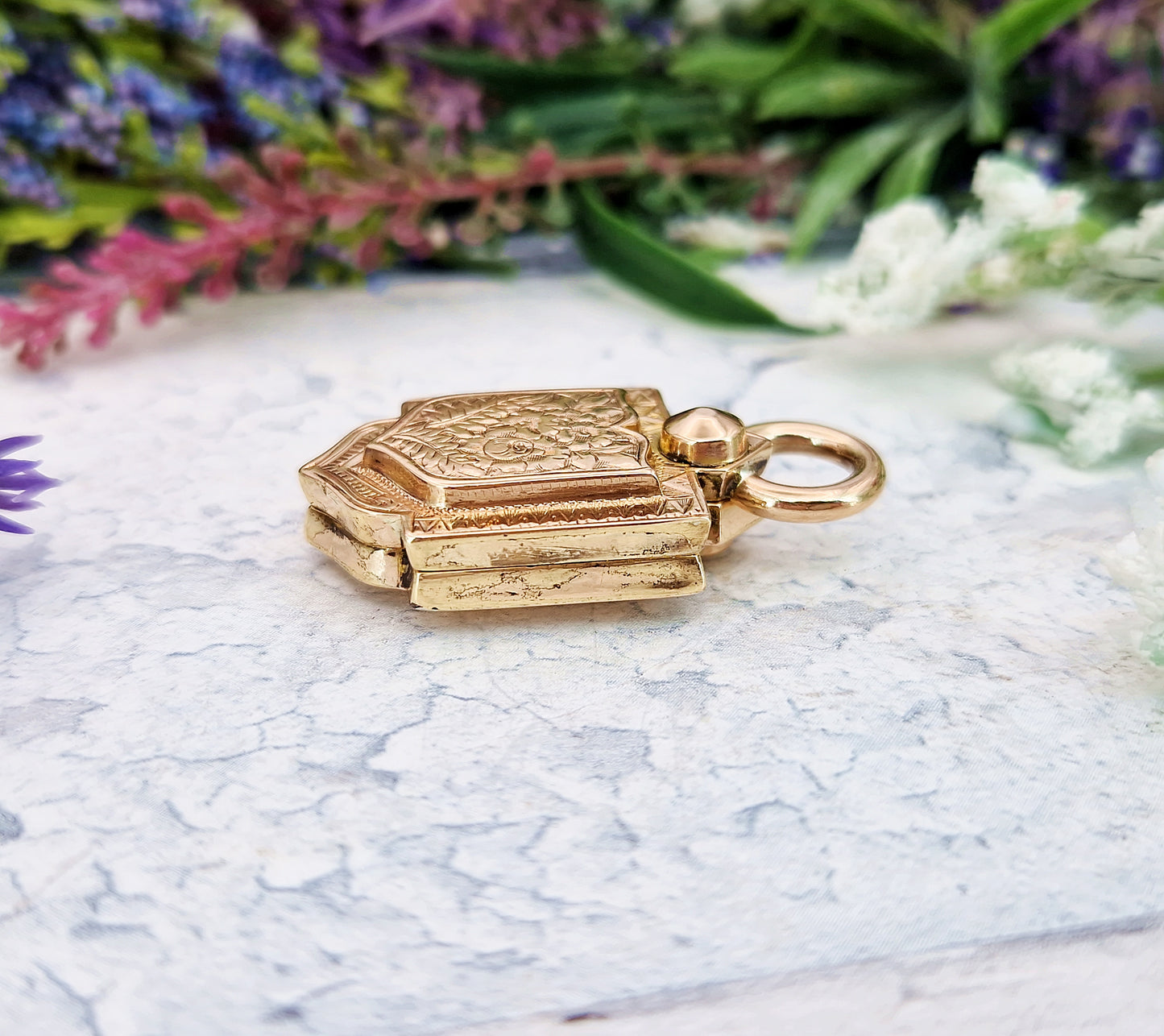 Antique Victorian 9ct Yellow Gold Heavy Ornate Engraved Shield Locket Pendant / 13 grams
