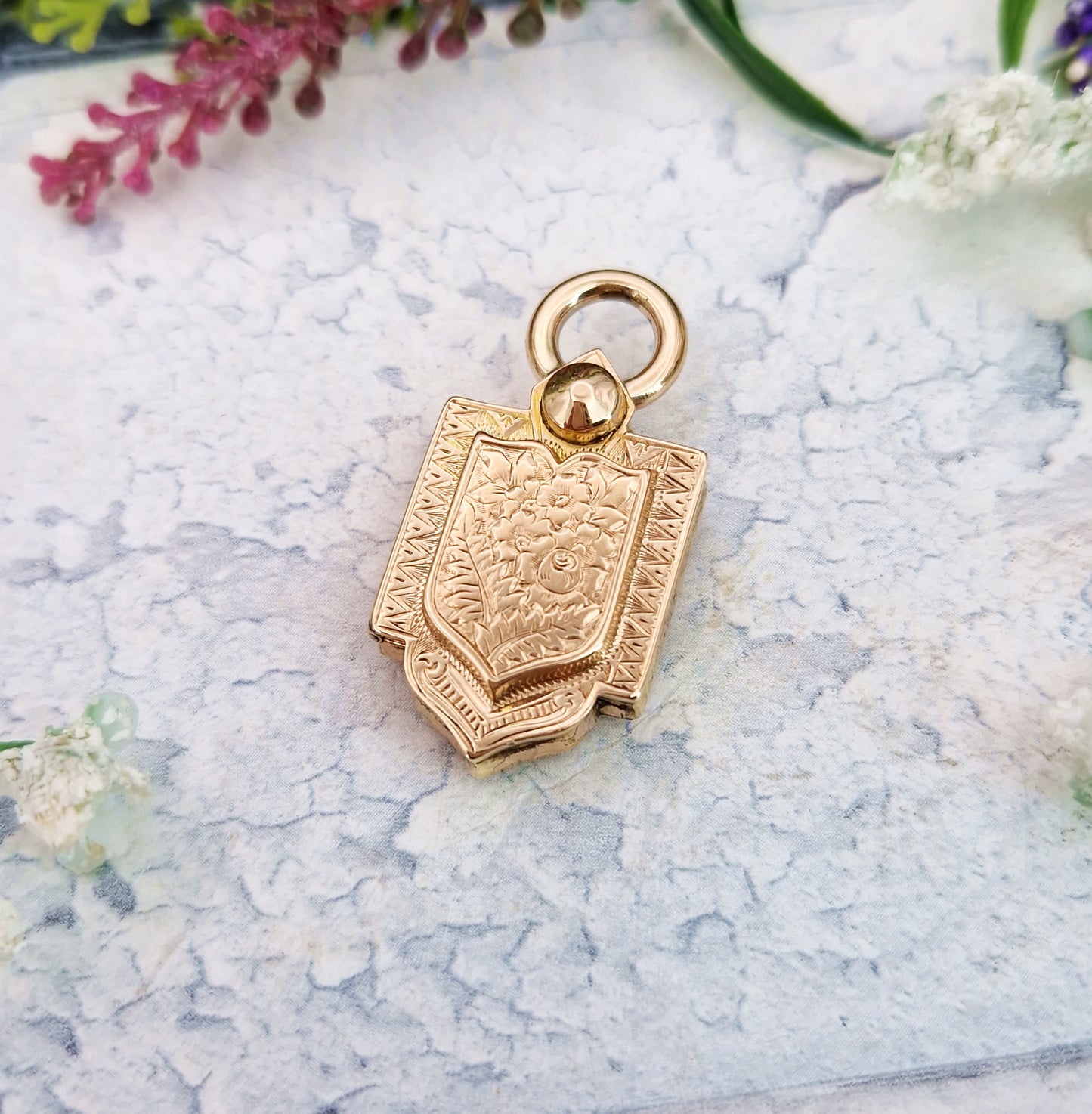 Antique Victorian 9ct Yellow Gold Heavy Ornate Engraved Shield Locket Pendant / 13 grams