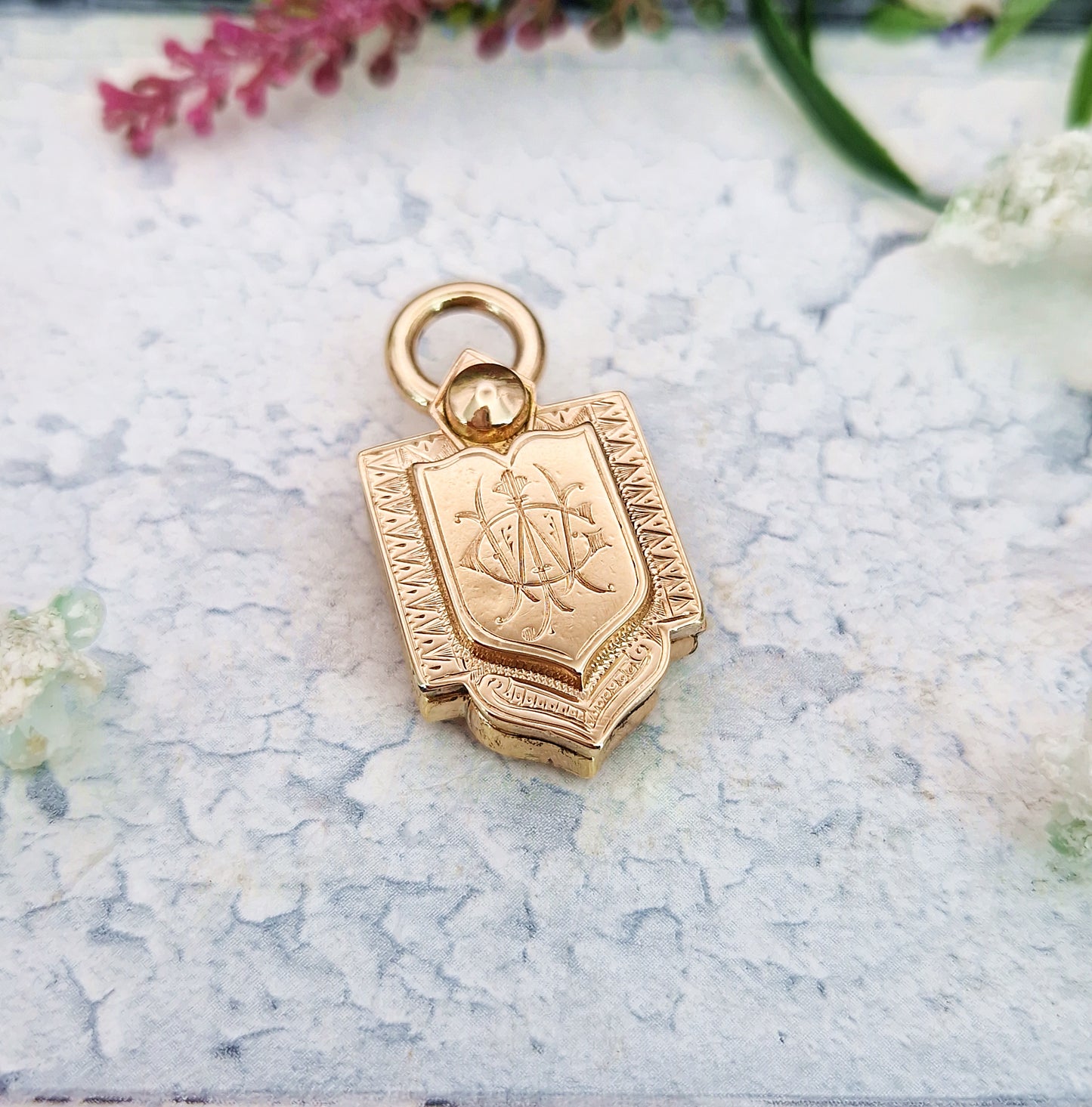 Antique Victorian 9ct Yellow Gold Heavy Ornate Engraved Shield Locket Pendant / 13 grams