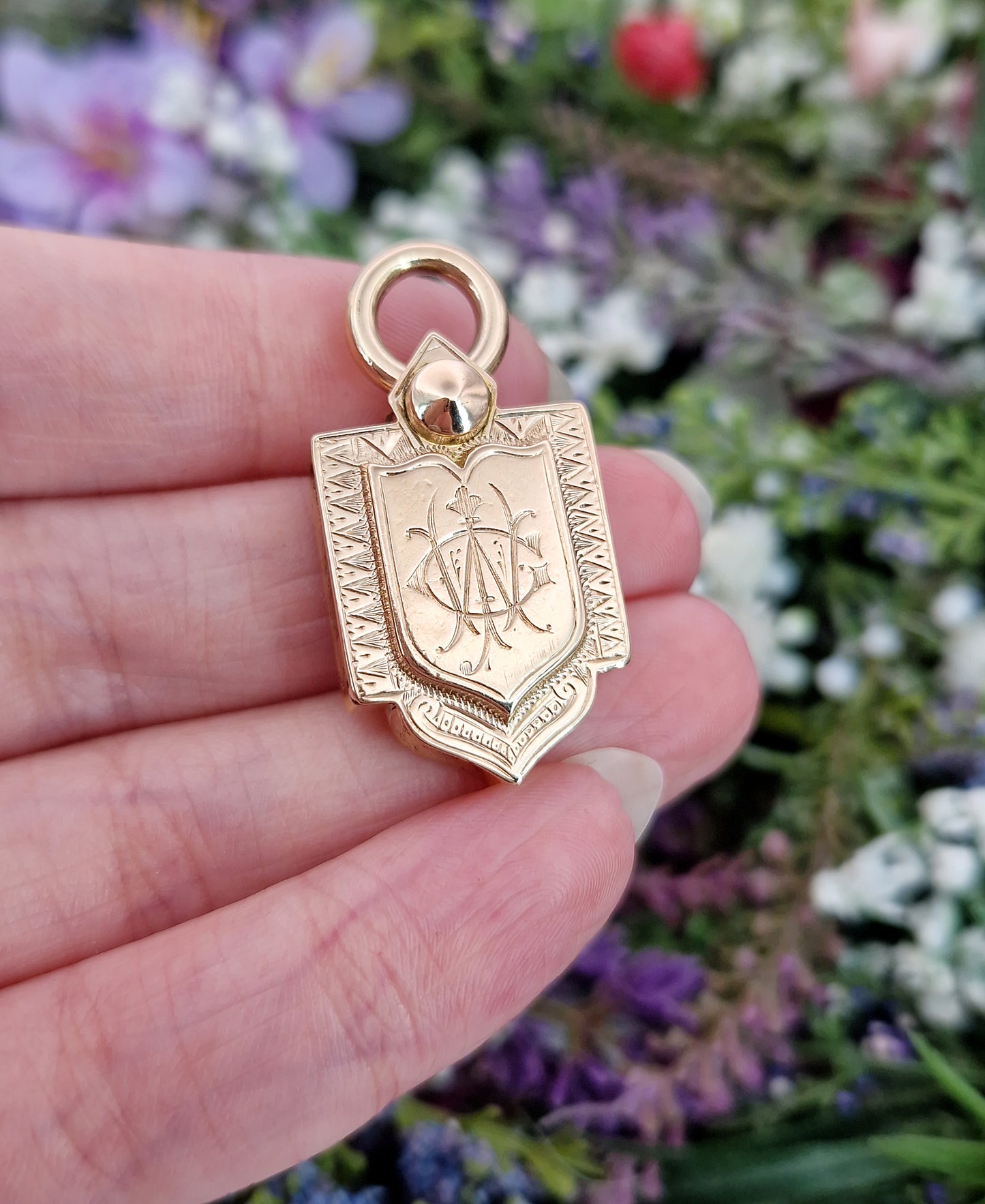 Antique Victorian 9ct Yellow Gold Heavy Ornate Engraved Shield Locket Pendant / 13 grams