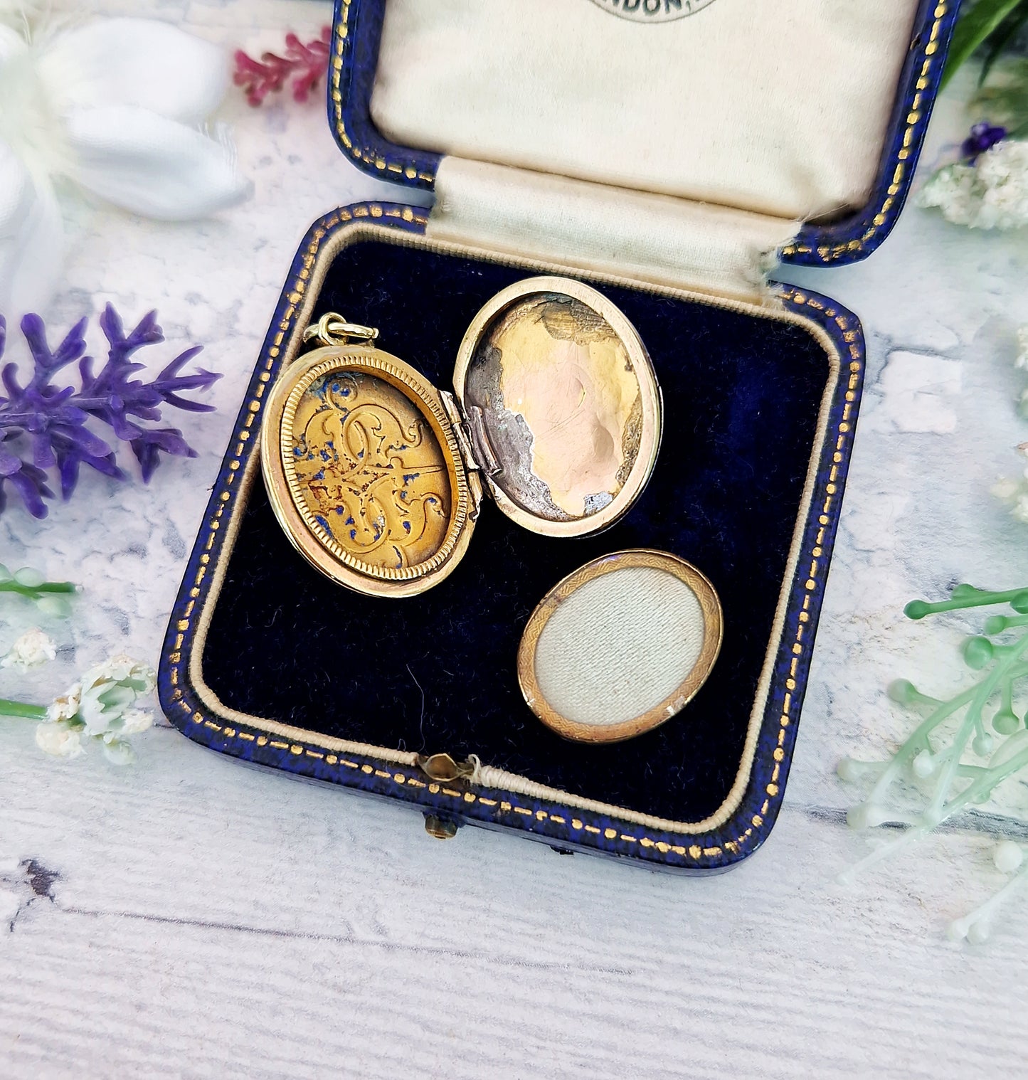 Antique Victorian 9ct Yellow Gold Light Blue Enamel Ornate Engraved Locket