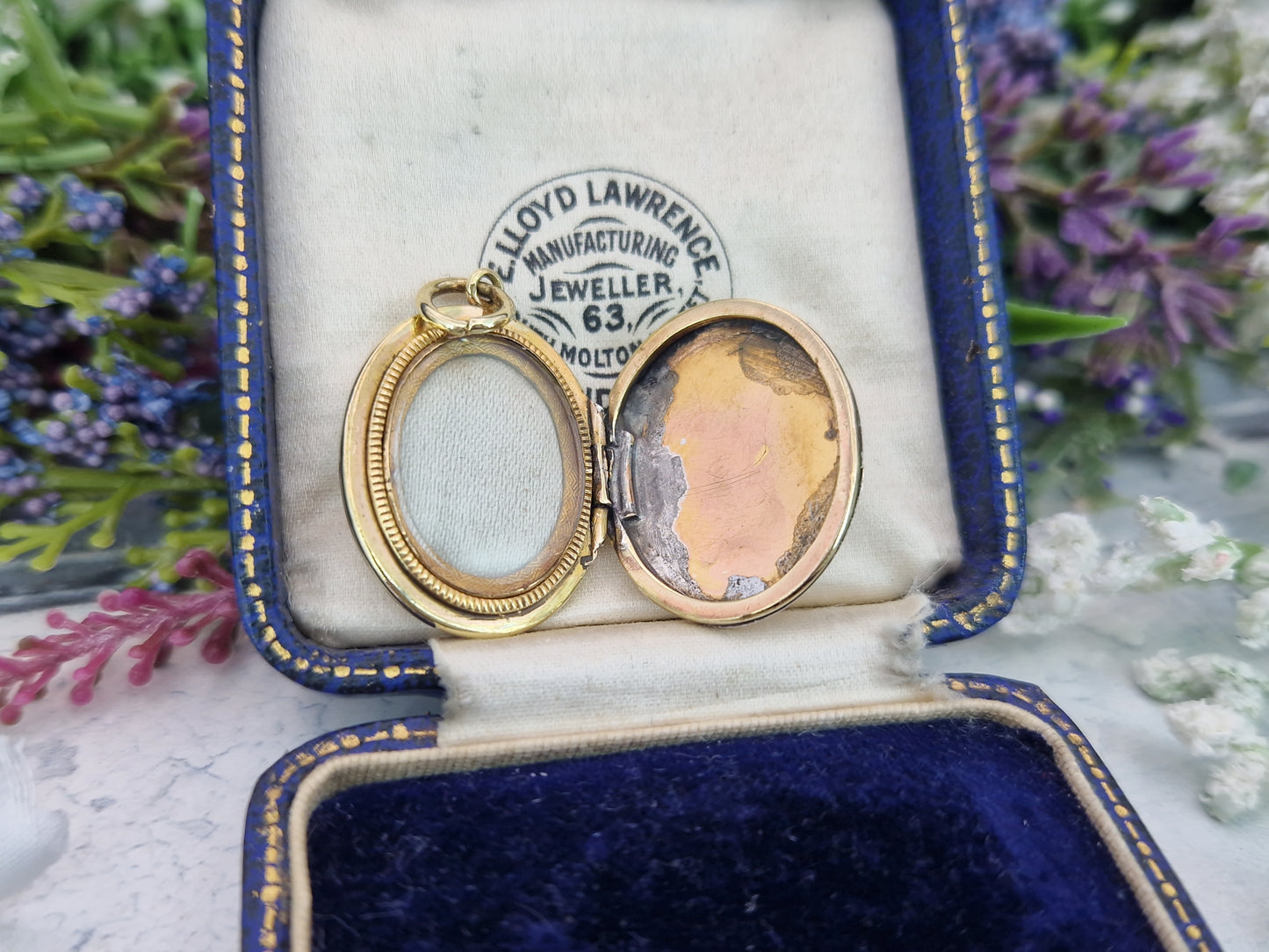 Antique Victorian 9ct Yellow Gold Light Blue Enamel Ornate Engraved Locket