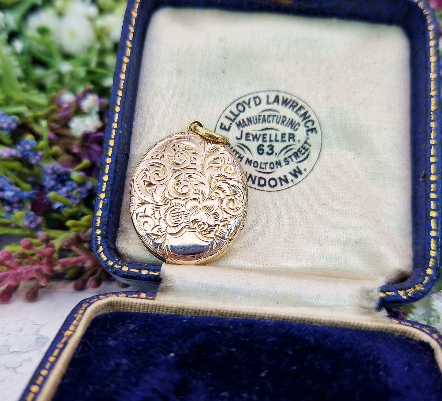 Antique Victorian 9ct Yellow Gold Light Blue Enamel Ornate Engraved Locket