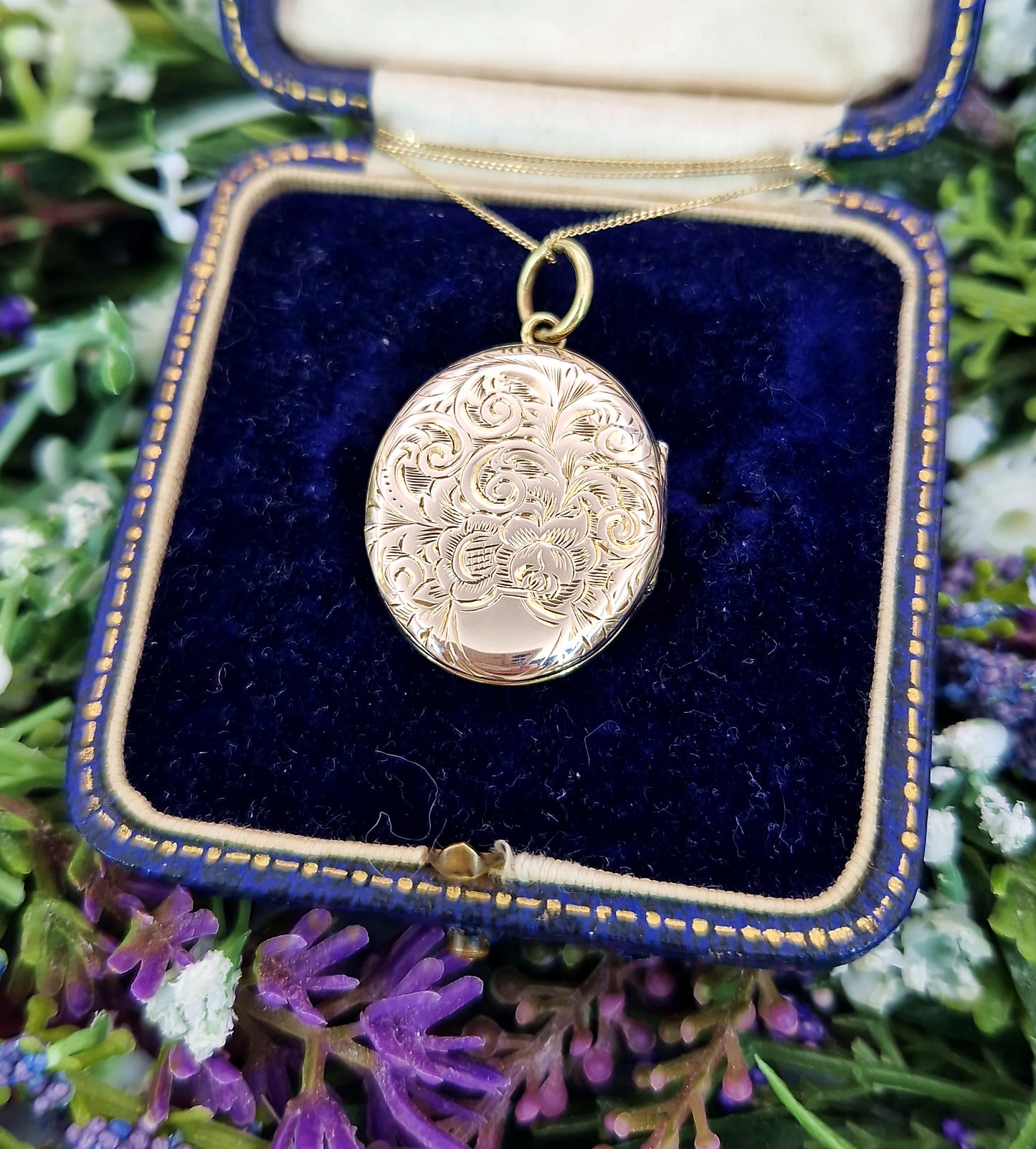 Antique Victorian 9ct Yellow Gold Light Blue Enamel Ornate Engraved Locket