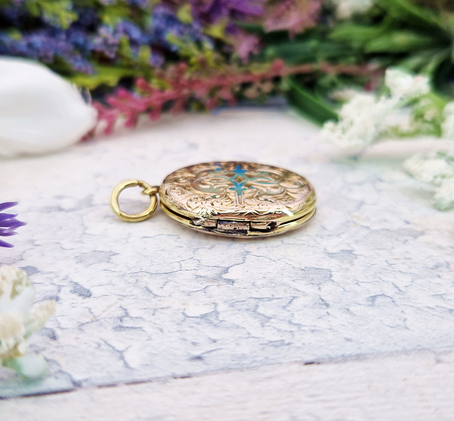 Antique Victorian 9ct Yellow Gold Light Blue Enamel Ornate Engraved Locket